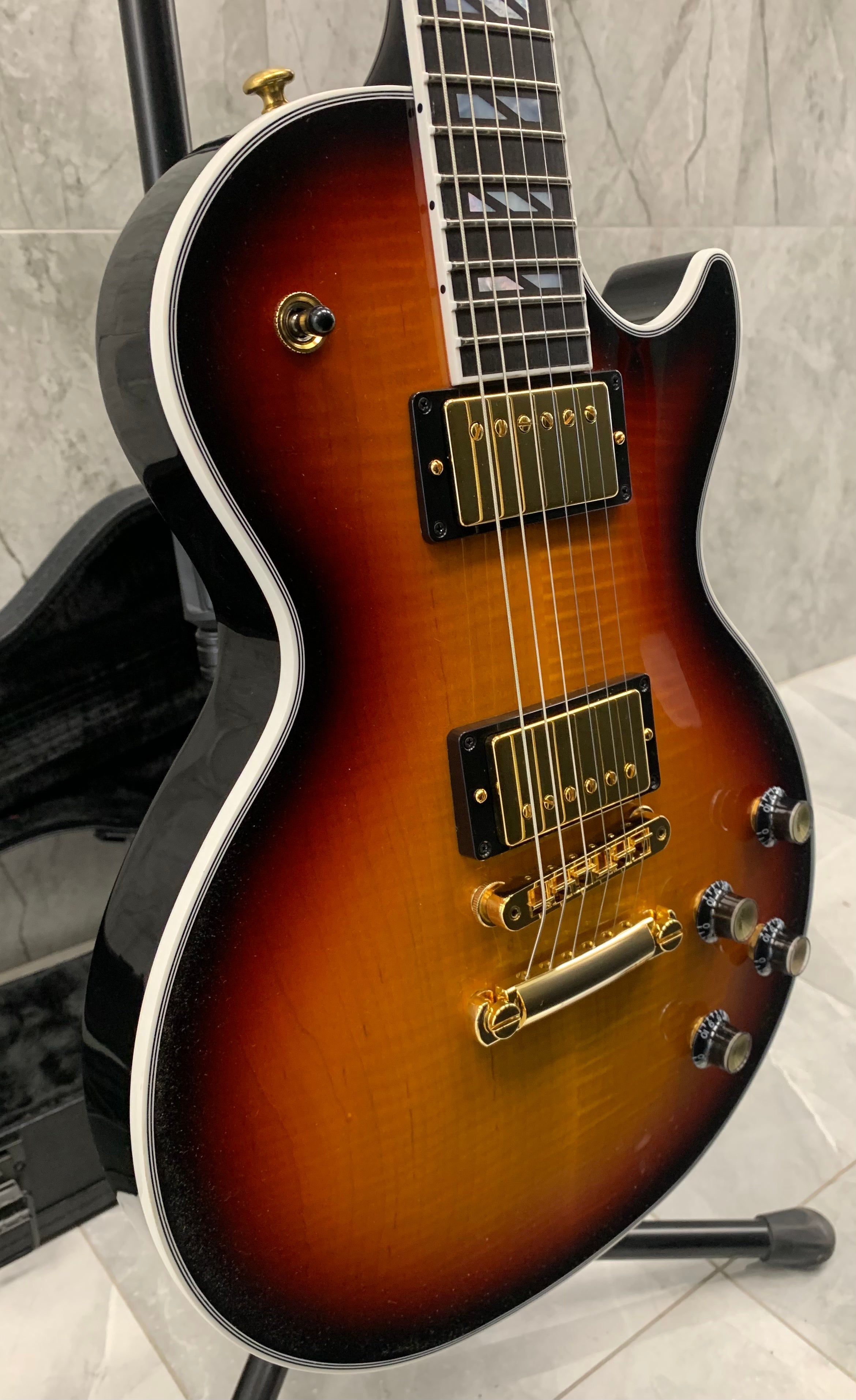 Gibson Les Paul Supreme - Fireburst LPSU00FIGH SERIAL NUMBER 200640180 - 7.9 LBS