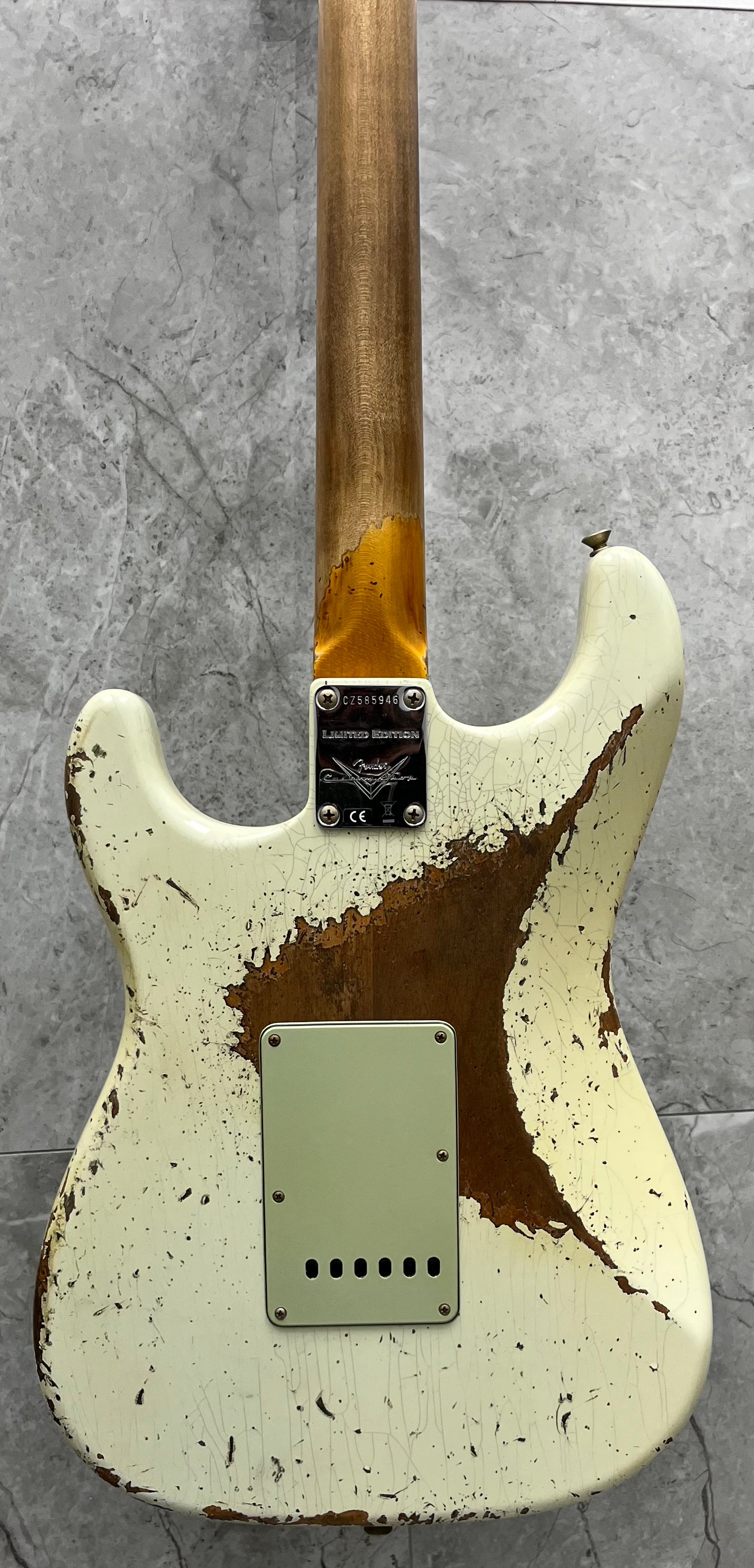 Fender USA Custom Shop Special Run 62/63 Stratocaster Super Heavy Relic Tomatillo Green 9231017115 SERIAL NUMBER CZ585946 - 7 LBS 14 OZ