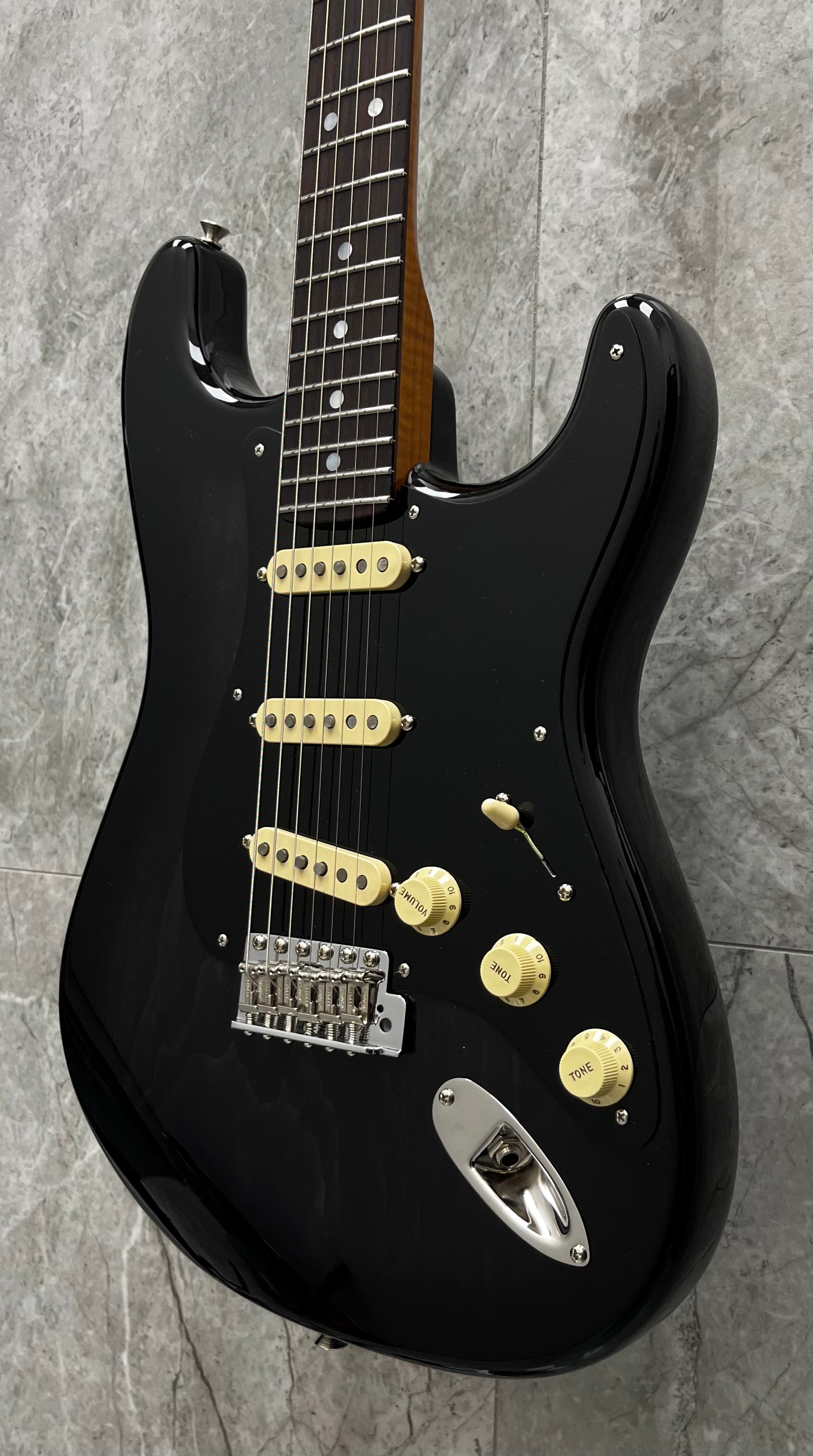 Fender USA Custom Shop American Custom Stratocaster NOS - Transparent Ebony 9235700261 SERIAL NUMBER 20235 - 7 LBS 9 OZ