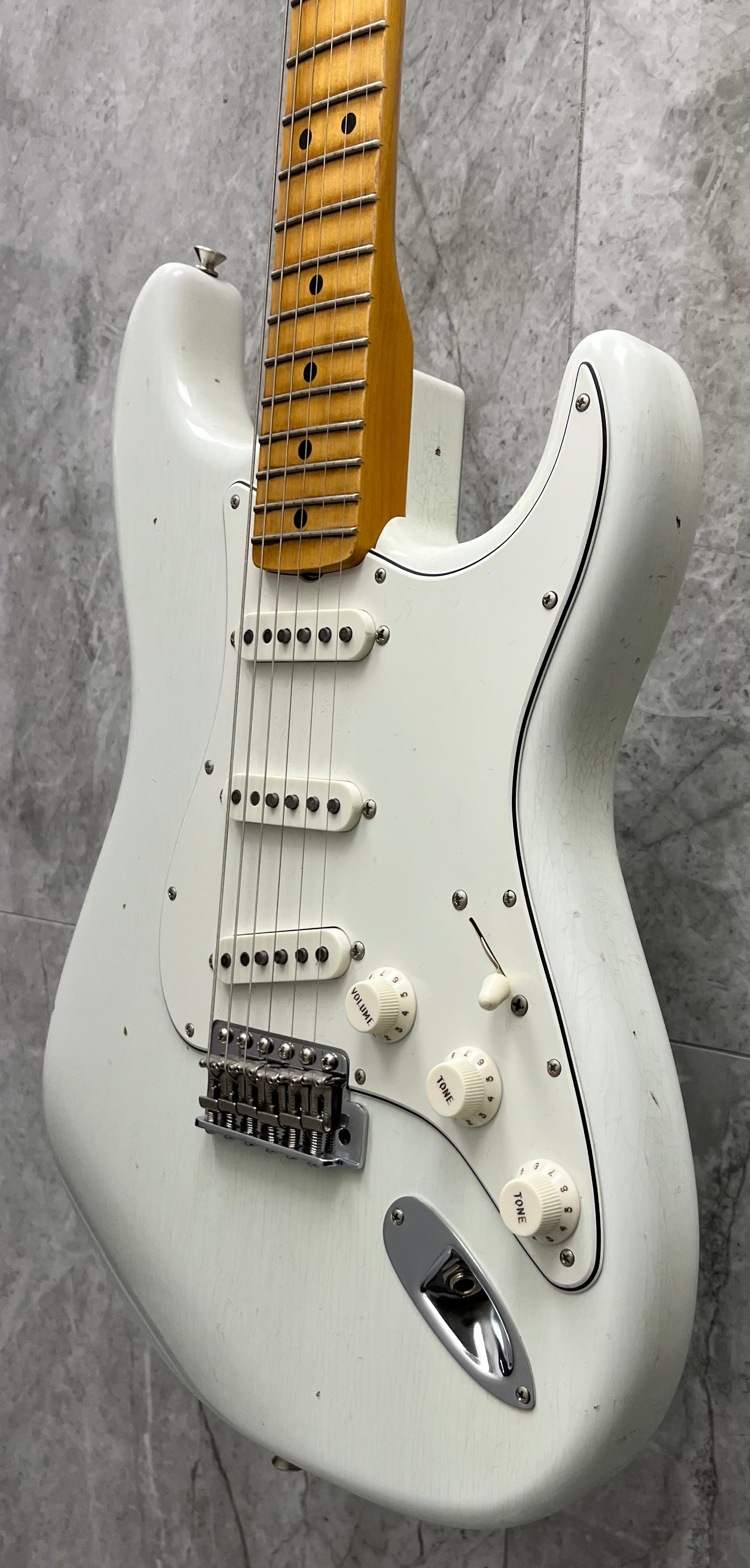 FENDER Jimi Hendrix USA Custom Shop Voodoo Child Strat - Journeyman Relic Olympic White 1510682805 SERIAL NUMBER VC0400 - 7.6 LBS