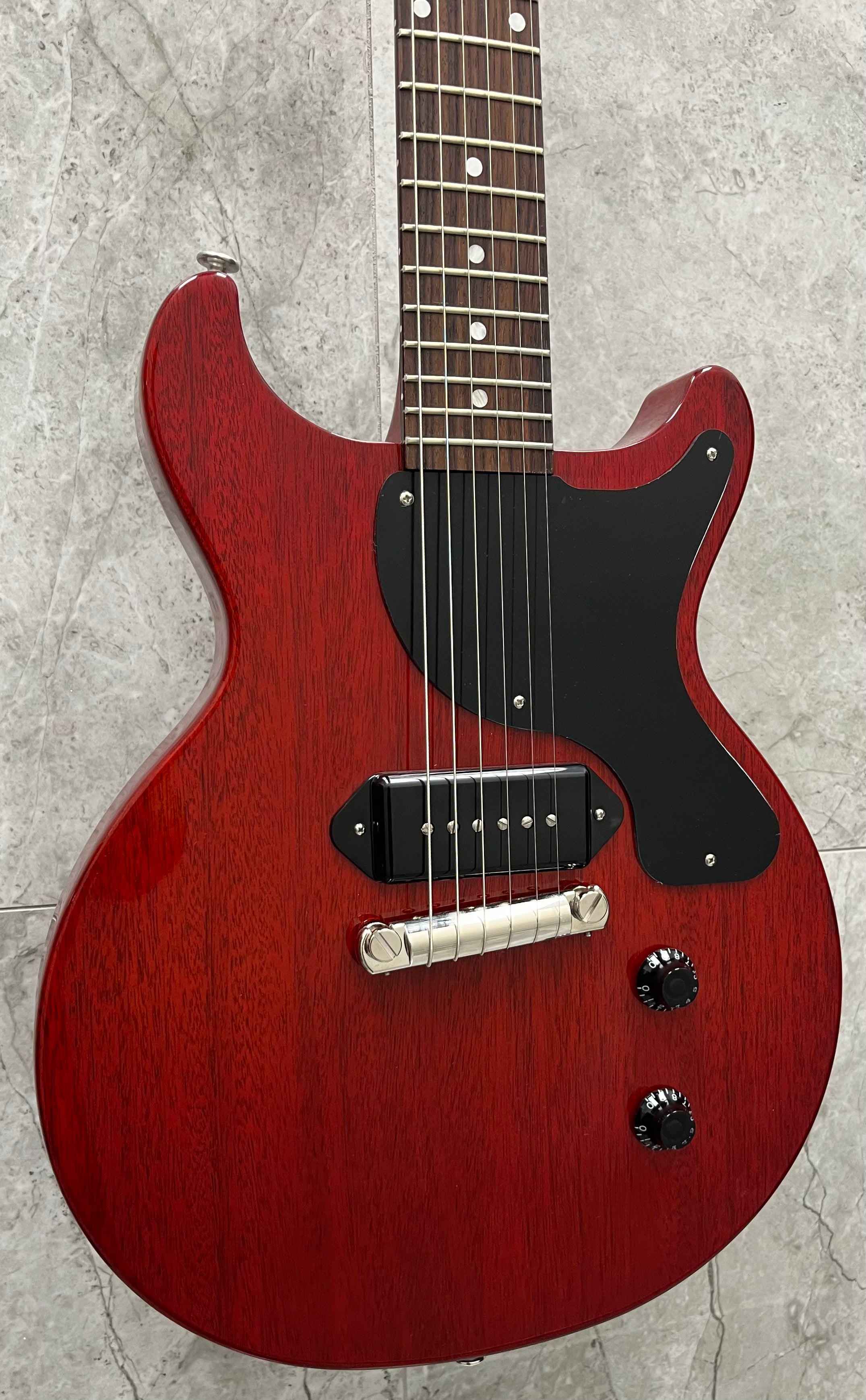 Gibson USA Les Paul Junior Double Cut Electric Guitar with Hardshell Case - Vintage Cherry LPJD00VENH SERIAL NUMBER 213650086 - 6 LBS 11 OZ