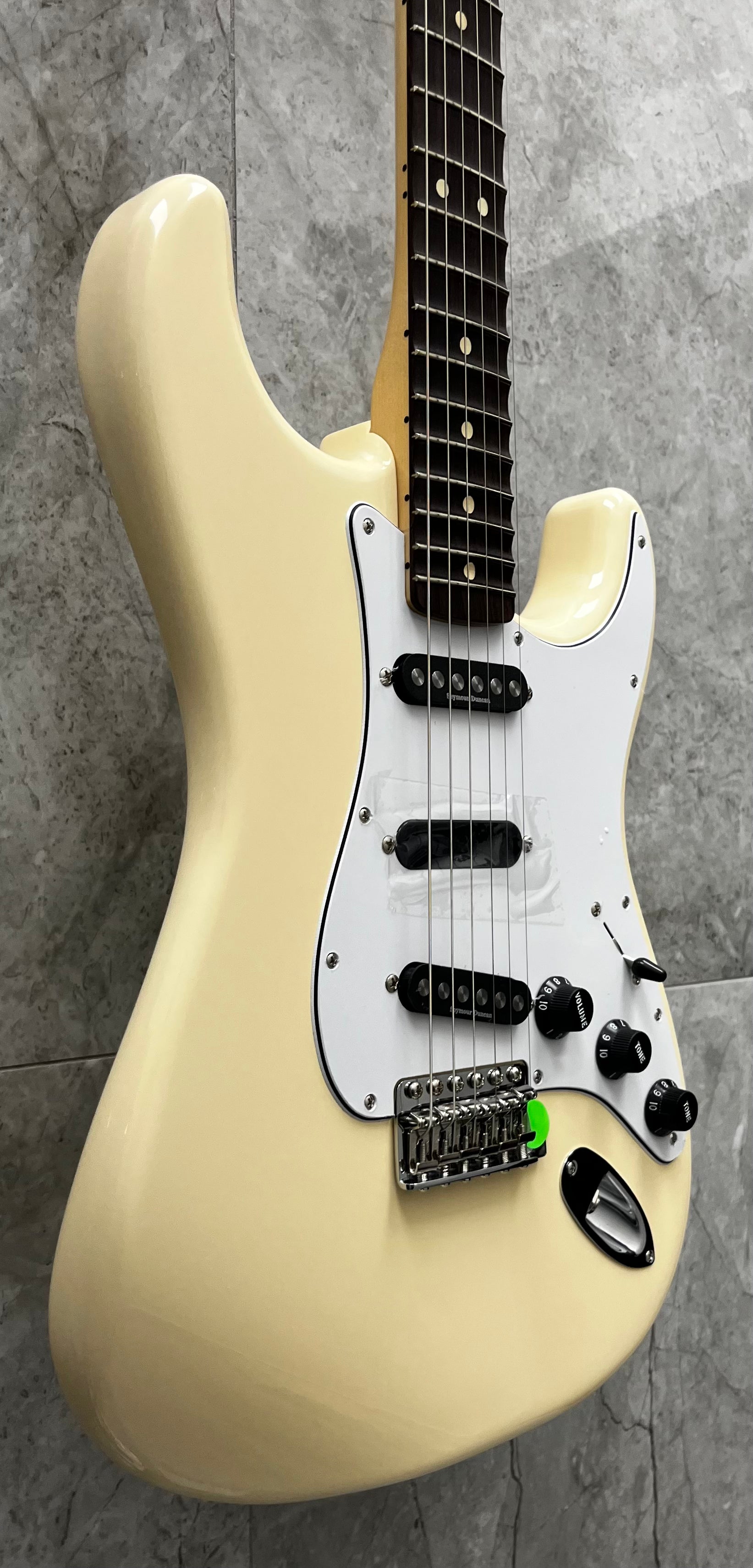Fender Ritchie Blackmore Stratocaster Scalloped Rosewood Fingerboard Olympic White 0139010305 SERIAL NUMBER MX26002408 - 7 LBS 8 OZ