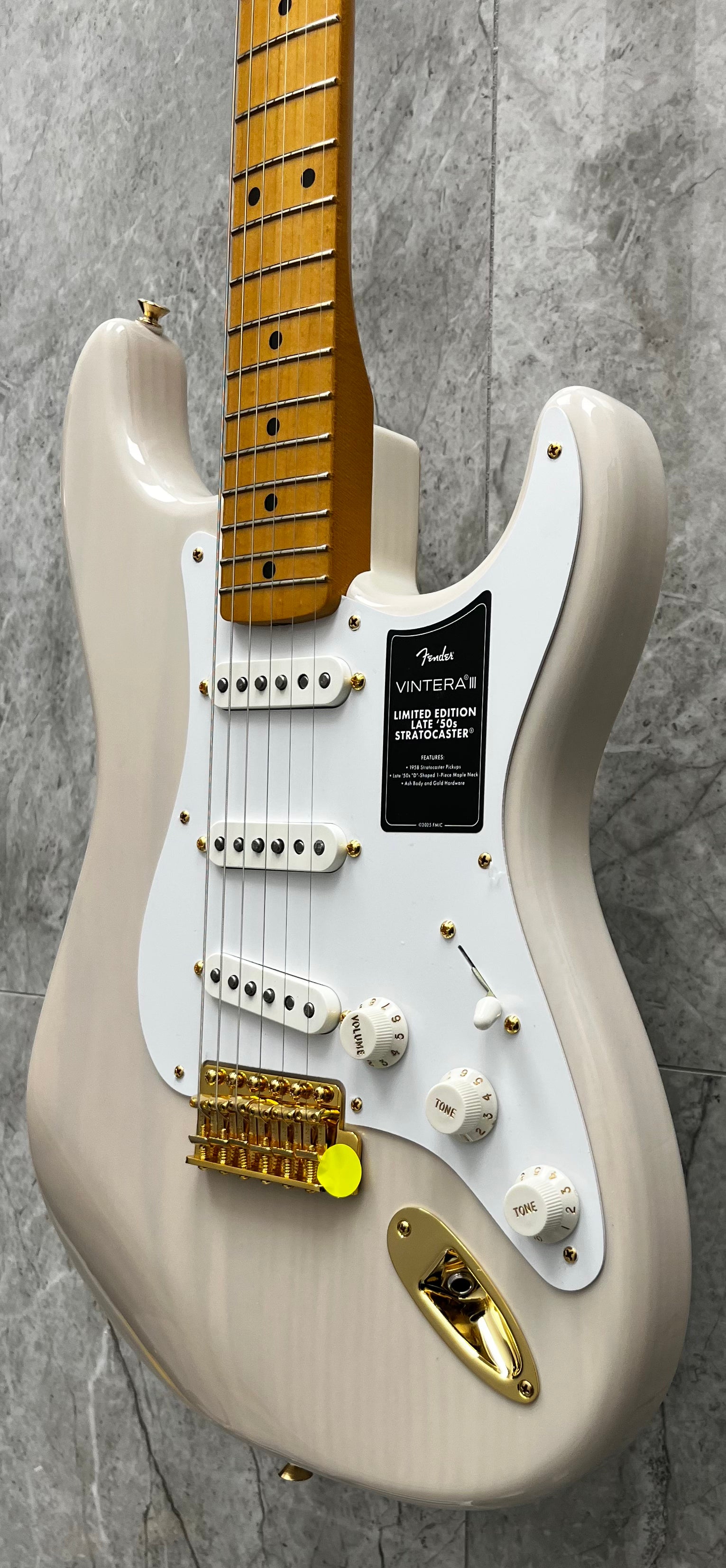 Fender Limited Edition Vintera III Late 50s Stratocaster Maple Fingerboard, White Blonde 0149182301 SERIAL NUMBER MX26029034 - 8 LBS 8 OZ