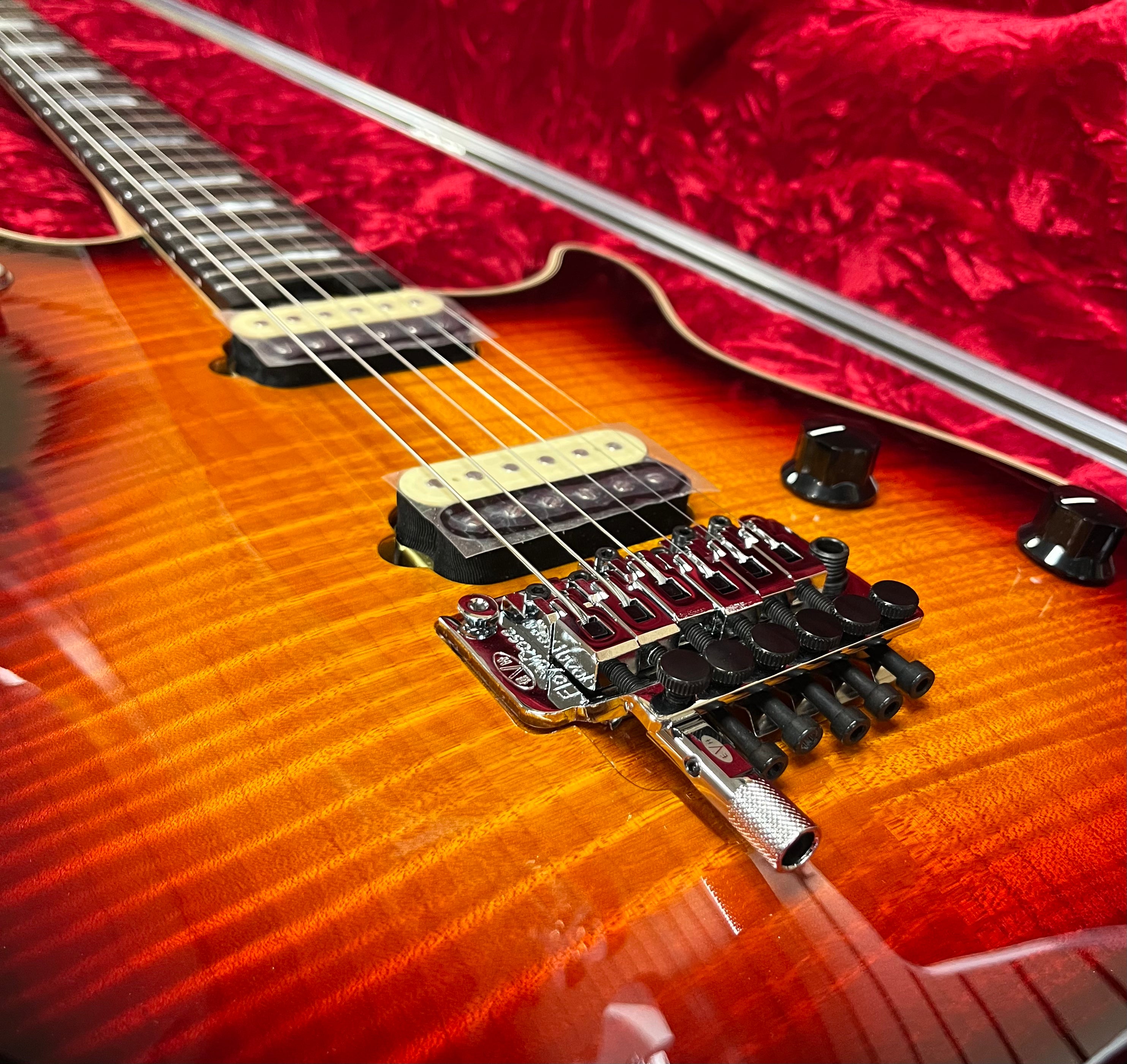 EVH Wolfgang USA Ebony Fingerboard 5A Flame Top 3 Tone Burst