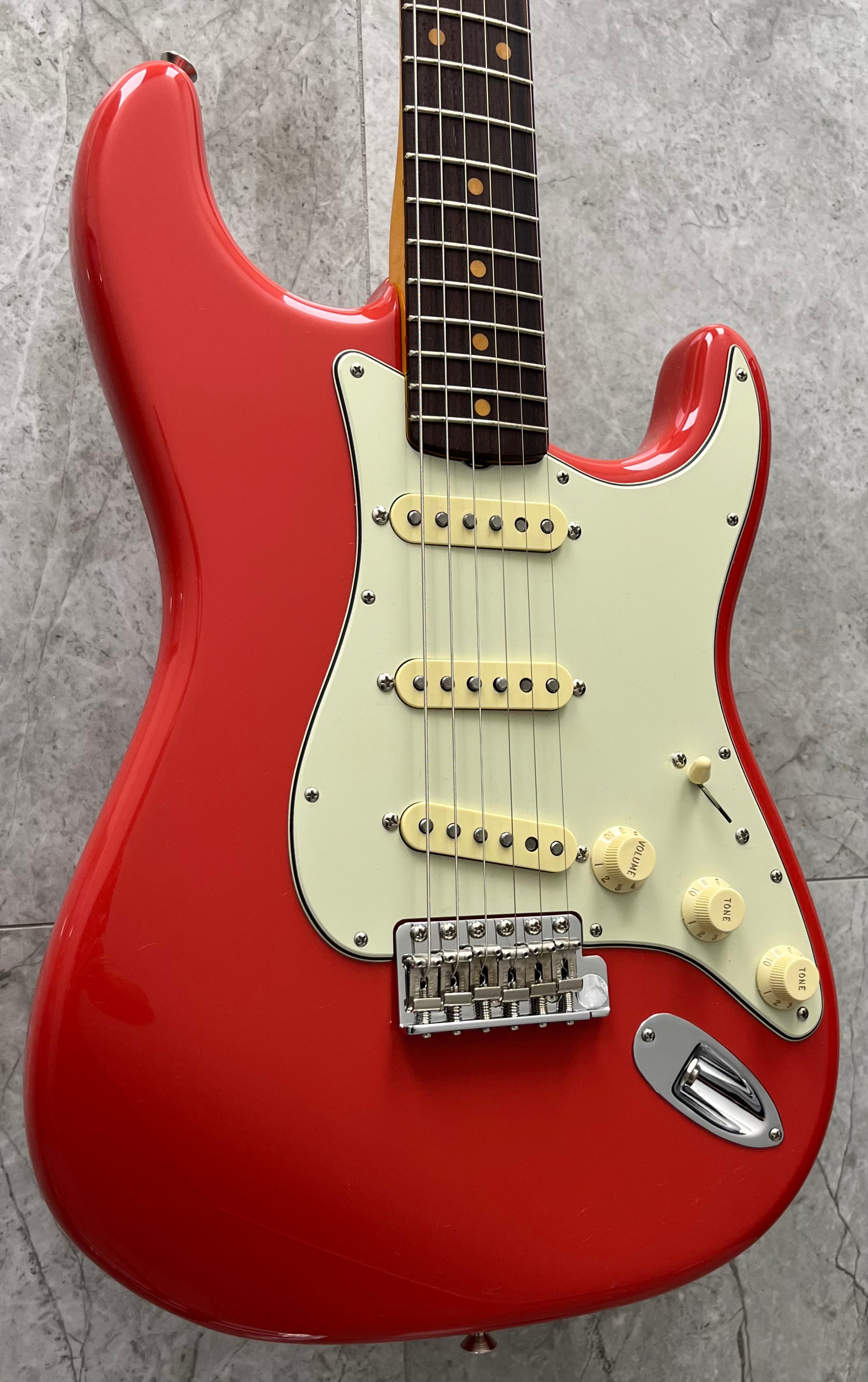 Fender American Vintage II 1961 Stratocaster Rosewood Fingerboard, Fiesta Red 0110250840 SERIAL NUMBER V2329163 - 7 LBS 13 OZ USED SPECIAL MINT