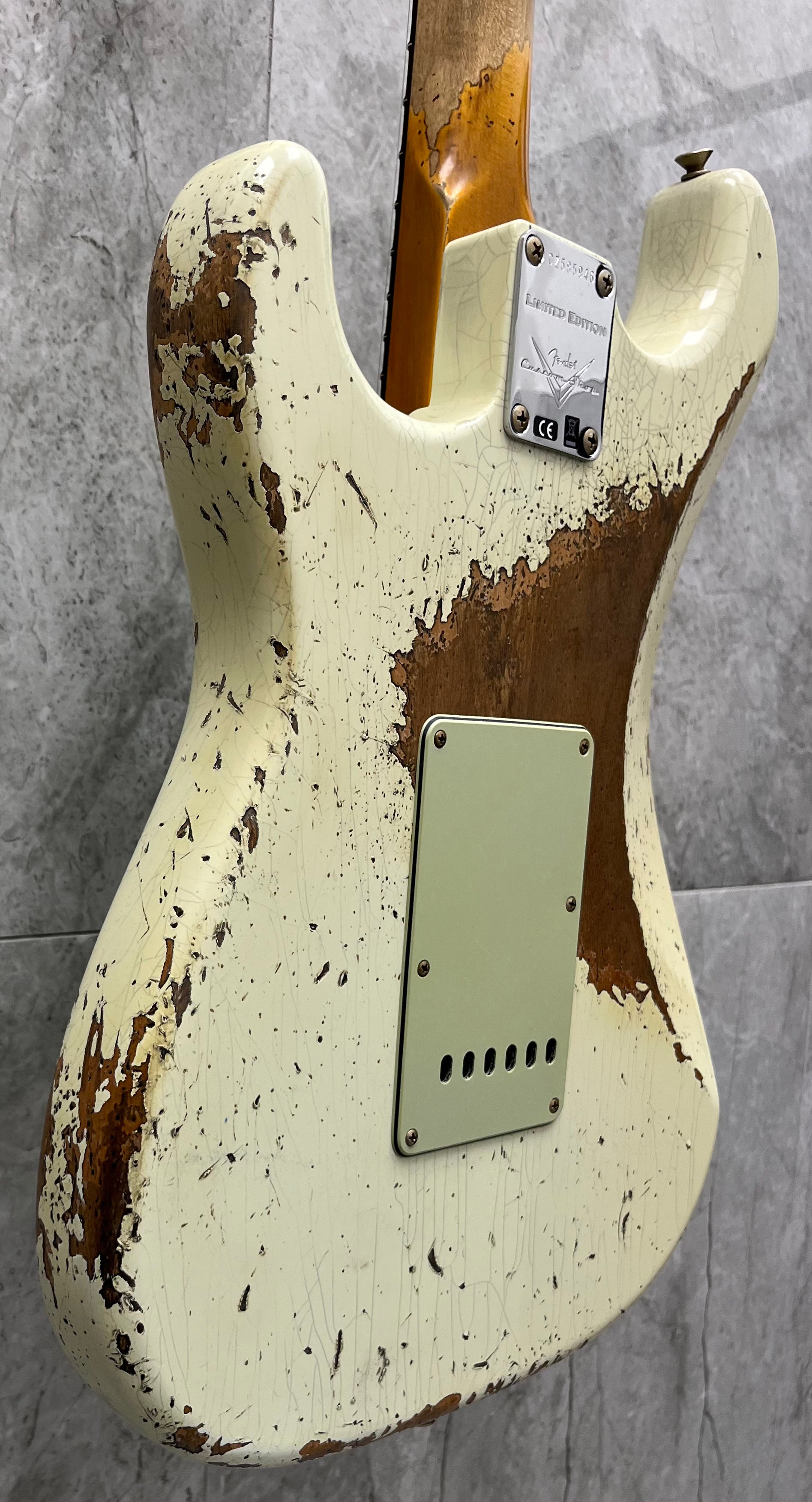 Fender USA Custom Shop Special Run 62/63 Stratocaster Super Heavy Relic Tomatillo Green 9231017115 SERIAL NUMBER CZ585946 - 7 LBS 14 OZ