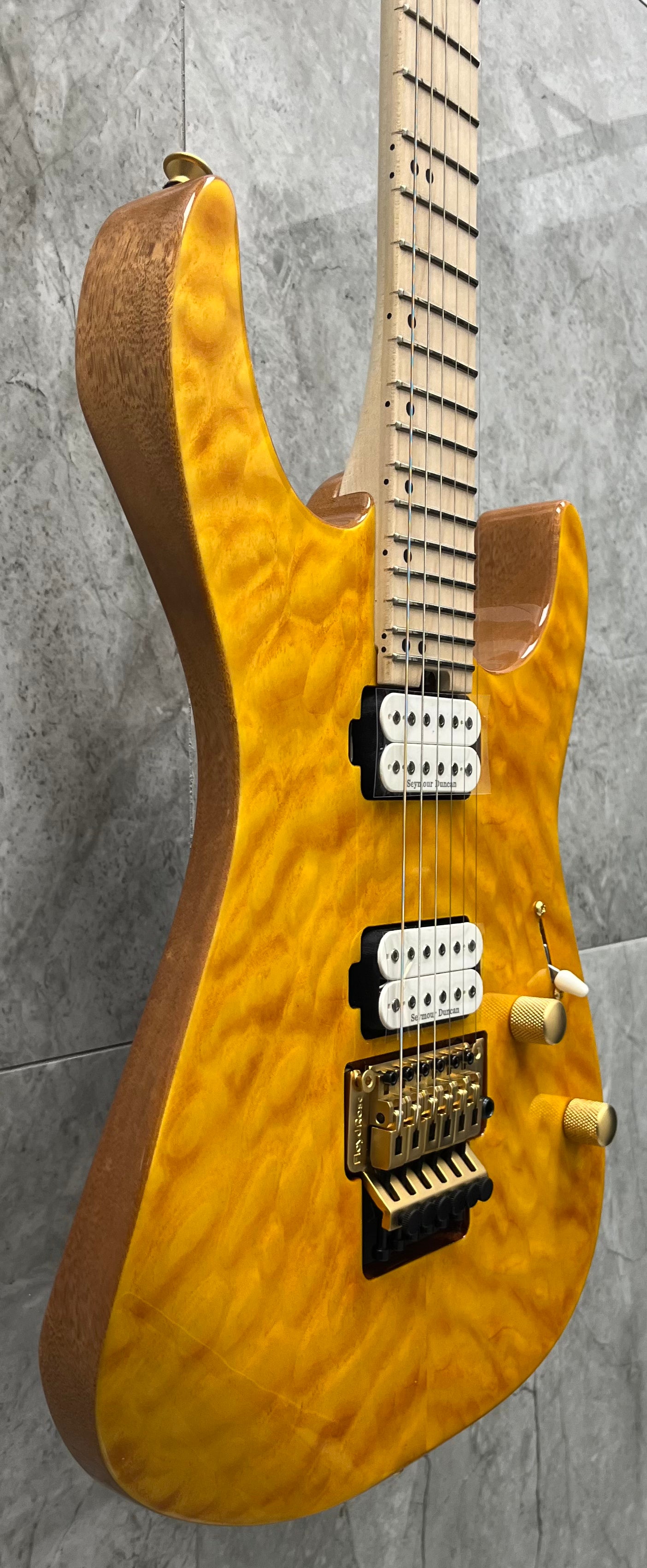 Charvel Pro-Mod DK24 HH FR M Mahogany with Quilt Maple Maple Fingerboard Dark Amber 2969431558 SERIAL MC24000636 - 7.4 LBS