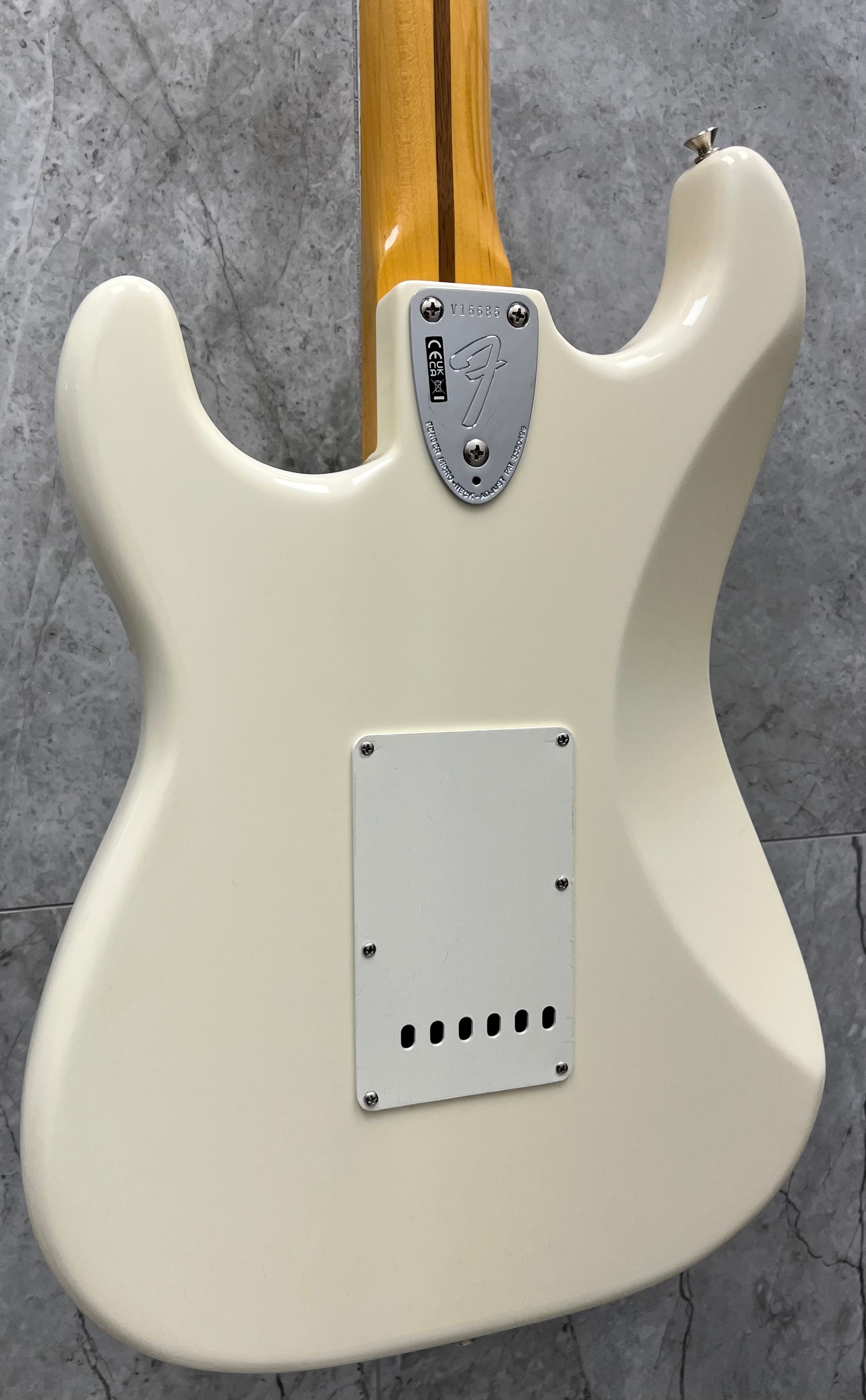 Fender USA Limited Edition American Vintage II 1973 Stratocaster, Maple Fingerboard - Olympic White 0170252805 SERIAL NUMBER V16686 - 8 LBS 3 OZ