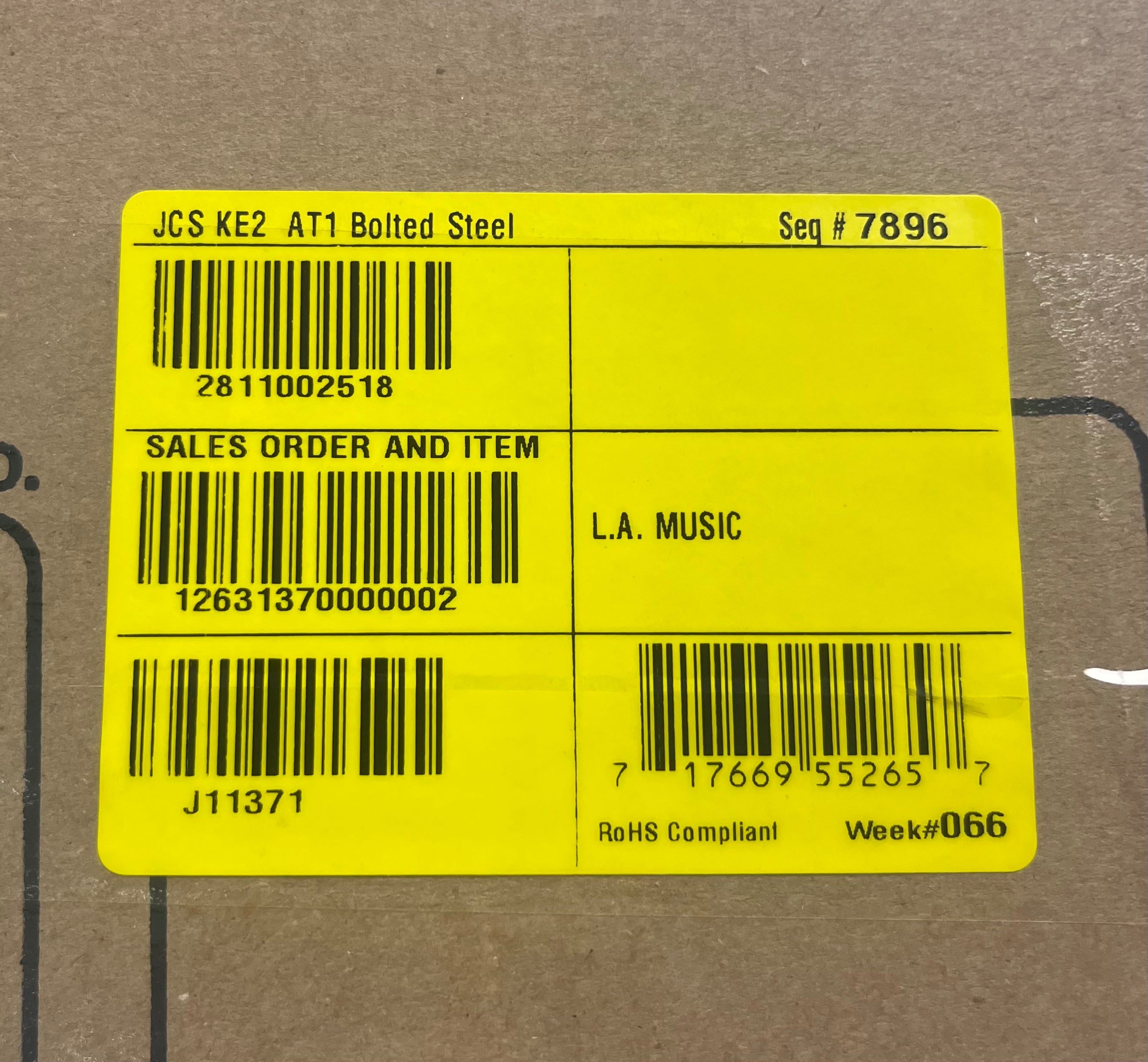 JACKSON USA CUSTOM SHOP KELLY KE2 AT1 - BOLTED STEEL HAND AIRBRUSHED BY THE JACKSON ARTIST 2811002518 SERIAL NUMBER J11371 - 7 LBS 14 OZ