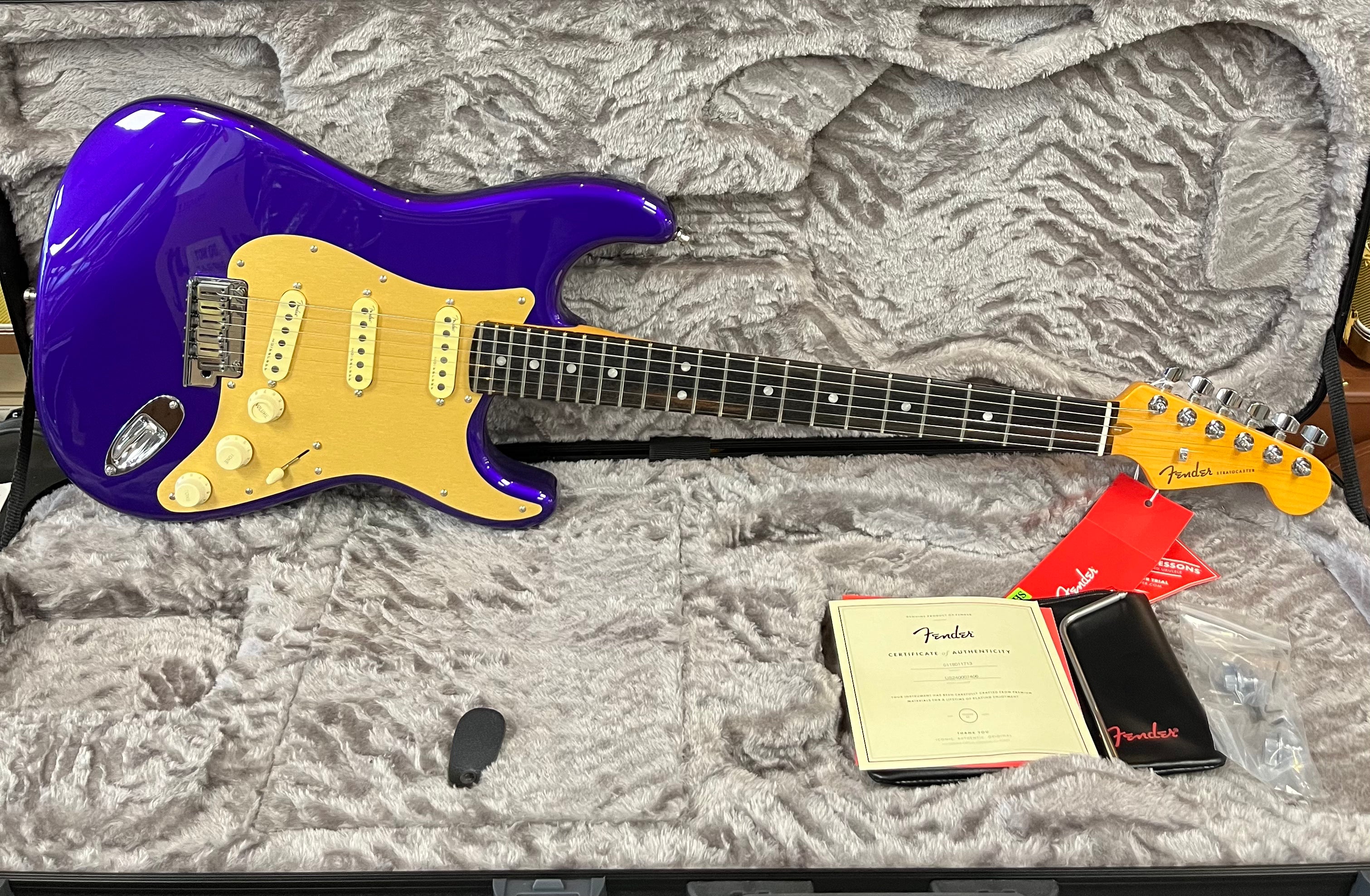 FENDER USA FSR Limited Edition American Ultra Stratocaster Plum Metallic w/Ebony Fingerboard & Anodized Gold Pickguard 0118011713 SERIAL NUMBER US240007406 - 8.0 LBS
