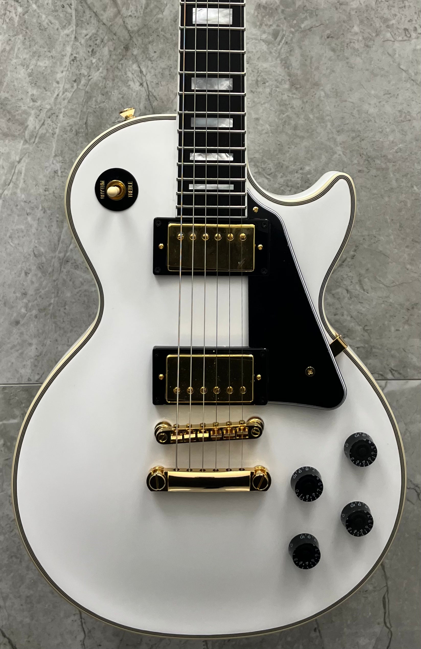 Epiphone ( GIBSON HEADSTOCK ) Les Paul Custom Electric Guitar with Cas