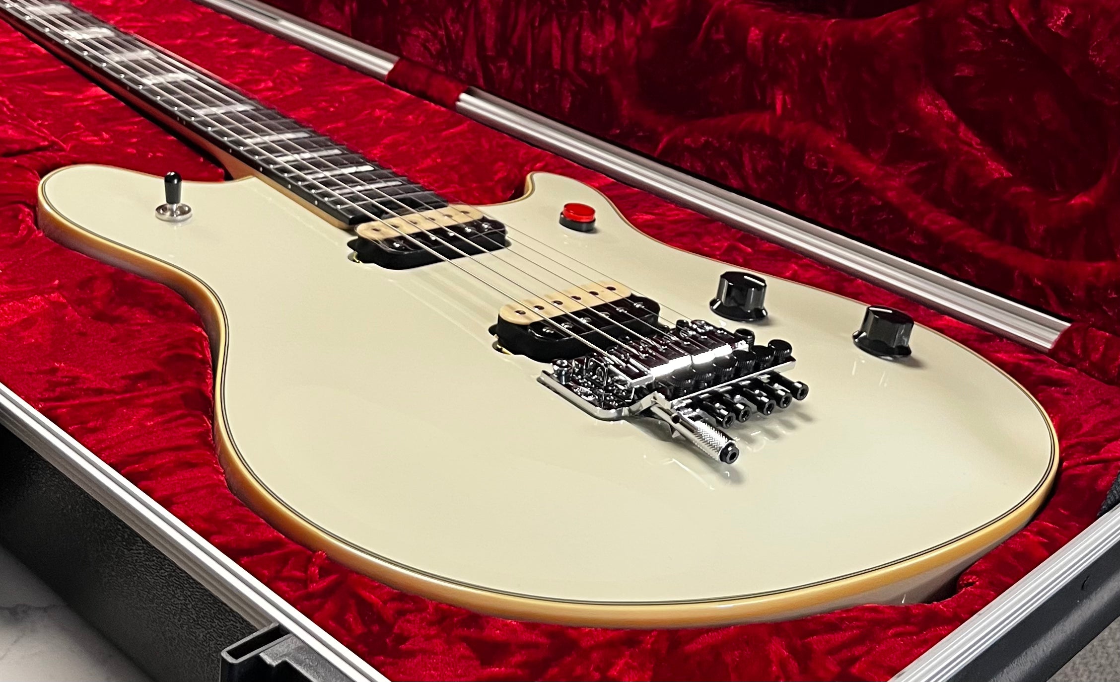 EVH MADE IN JAPAN MIJ Series EVH Signature Wolfgang Ebony Fingerboard, Ivory MODEL 5108000849 SERIAL NUMBER JFE2600012 - 8 LBS 7 OZ