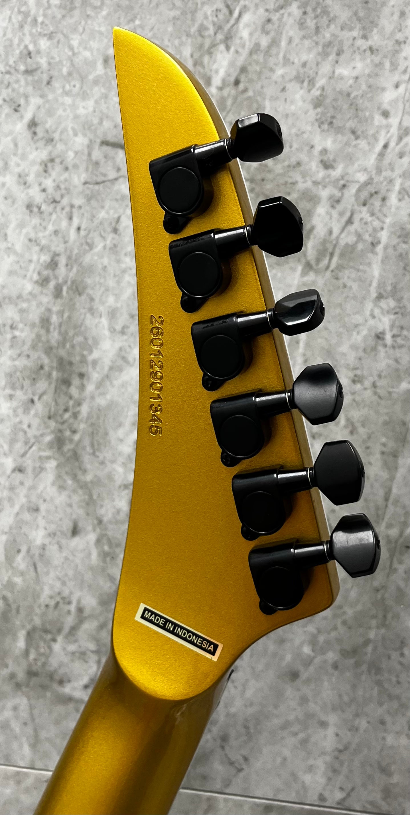 Kramer 50th Anniversary SM-1 HH Electric Guitar with Gig bag - Anniversary Gold K50SM SERIAL NUMBER 26012901345 - 6 LBS 9 OZ