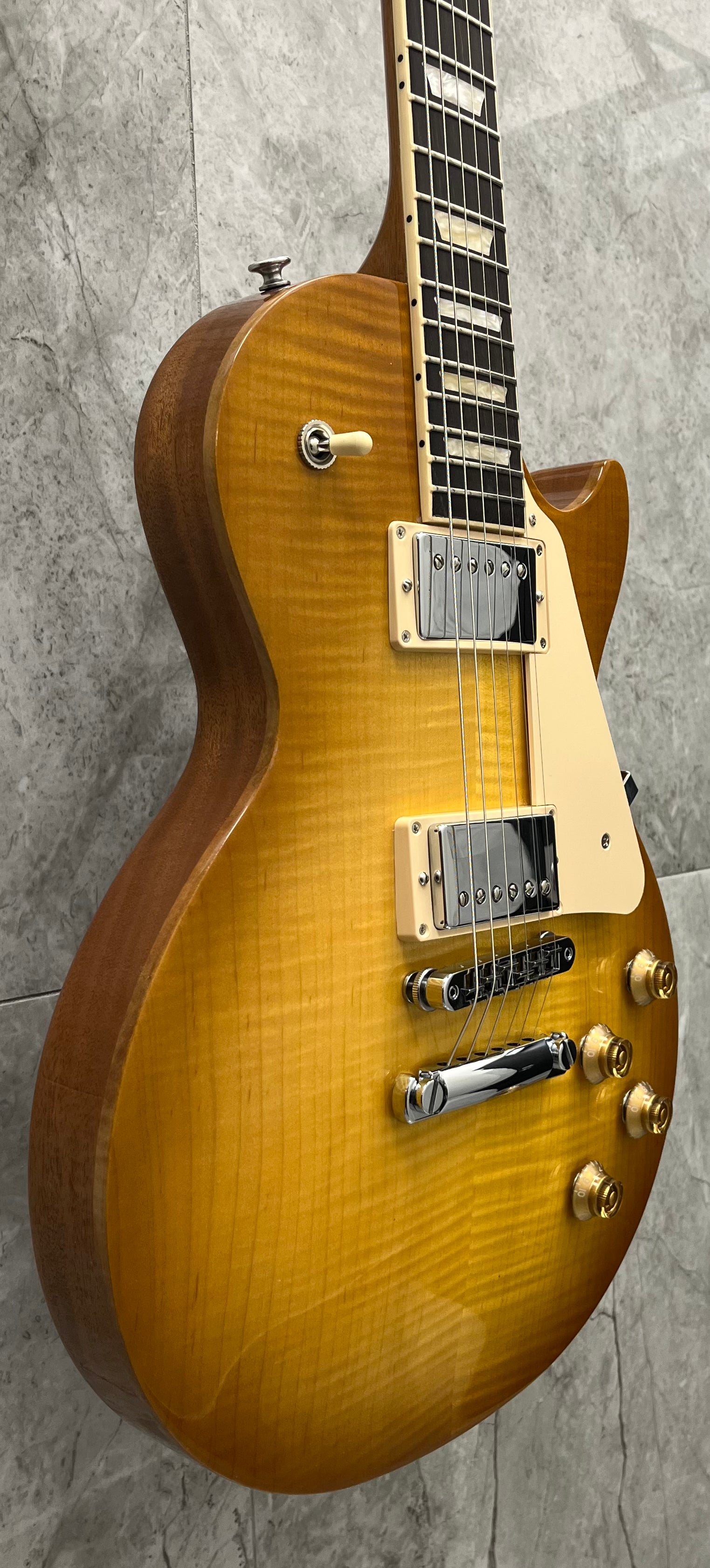 Gibson USA Les Paul Studio Session Electric Guitar with Softshell Case - Honey Burst LPSTAA01HBCH SERIAL NUMBER 224940242 - 8.0 LBS