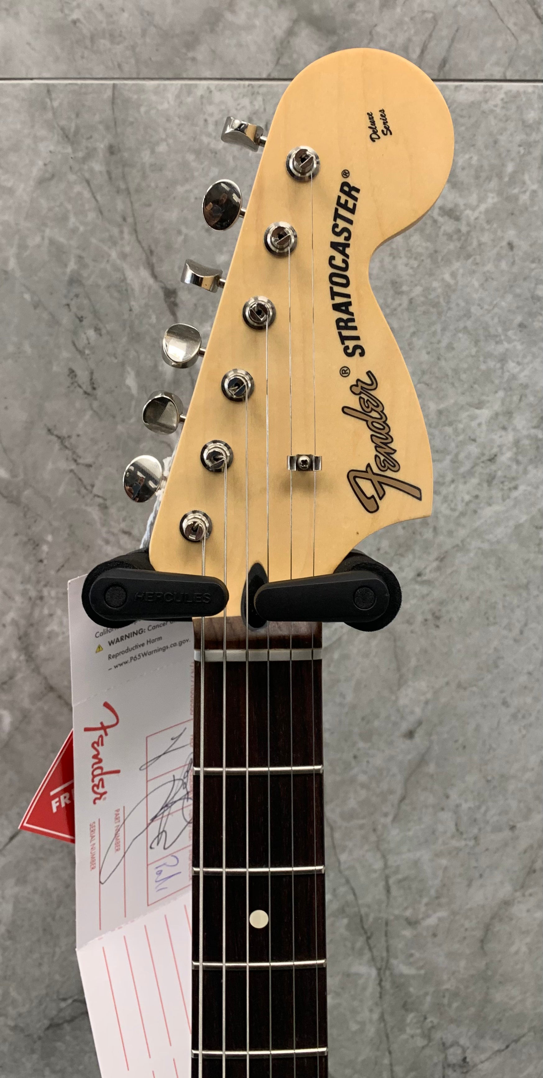 FENDER Limited Edition Tom Delonge Stratocaster Rosewood Fingerboard, Surf Green 0148020357