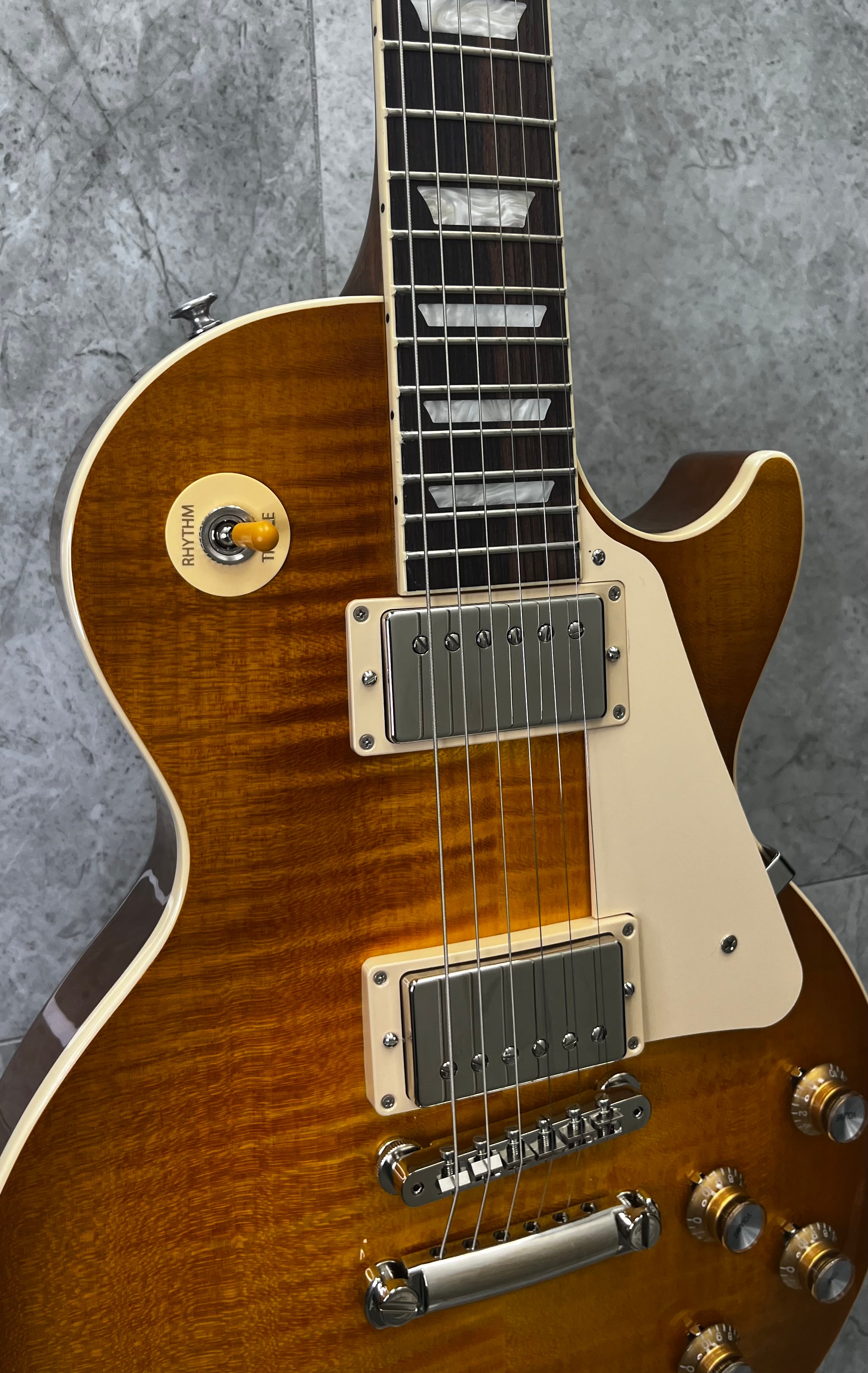 Gibson USA Les Paul Standard 60s AAA Figured Top Honey Lemon Burst LPS6G24HDNH SERIAL NUMBER 226950055 - 9.0 LBS