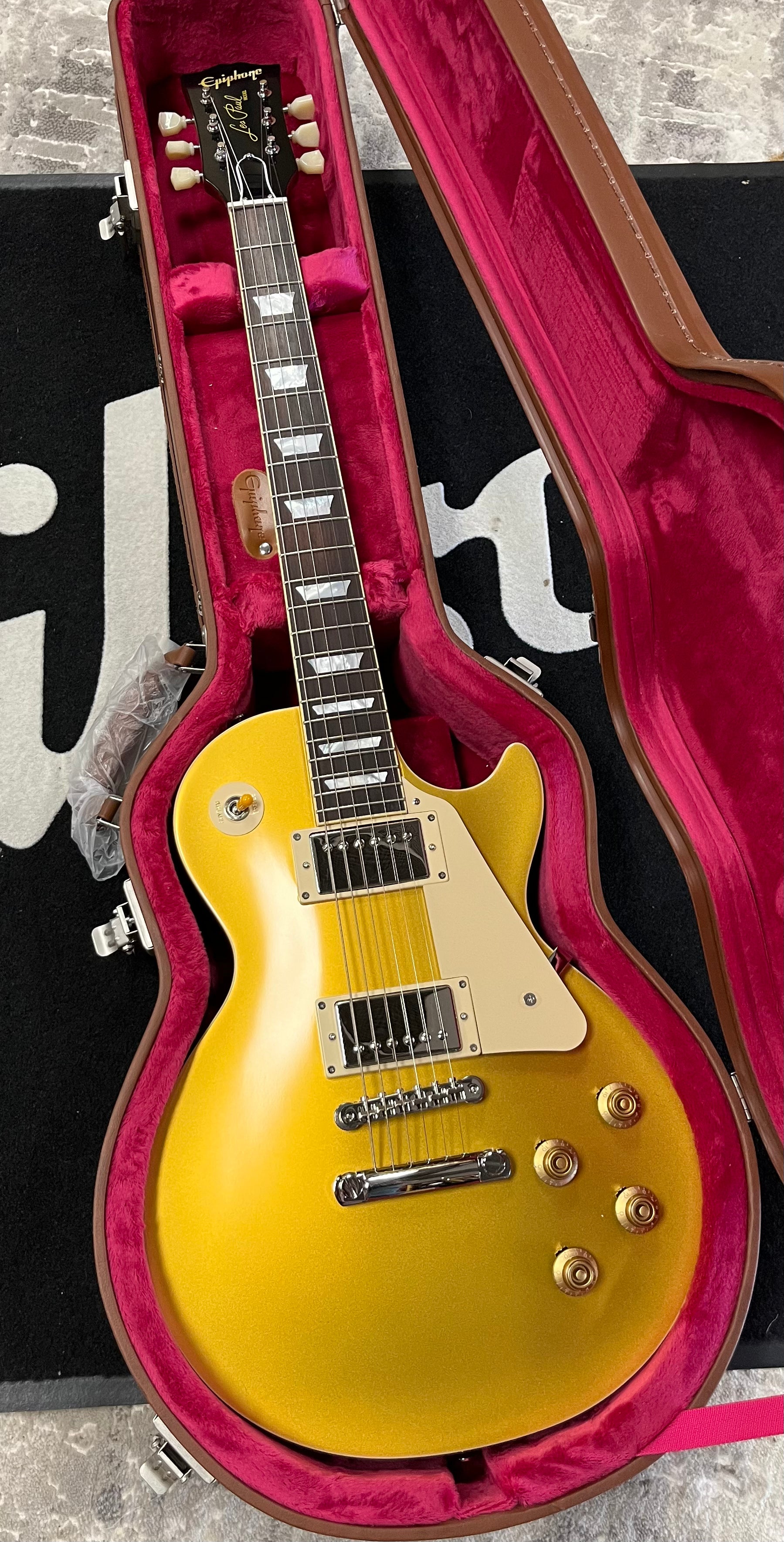 Epiphone Inspired by Gibson Custom 1957 Les Paul Goldtop Reissue Electric Guitar with Hardshell Case - Double Gold ECLPR7DGNH