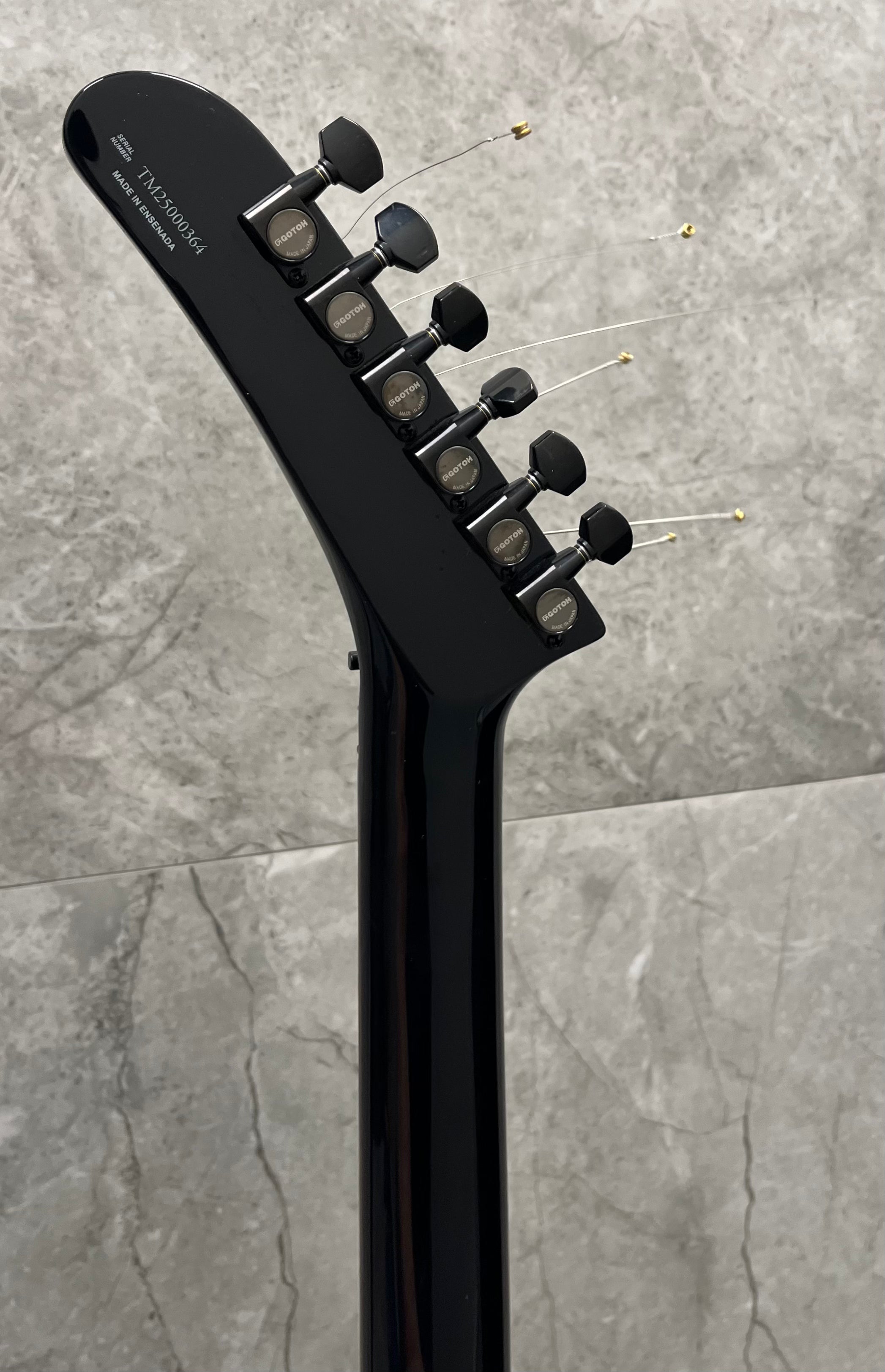 Fender Presents Tom Morello "Arm The Homeless" Rosewood Fingerboard Blue Ice Metallic 0140360783 SERIAL NUMBER TM25000364 - 8 LBS 2 OZ