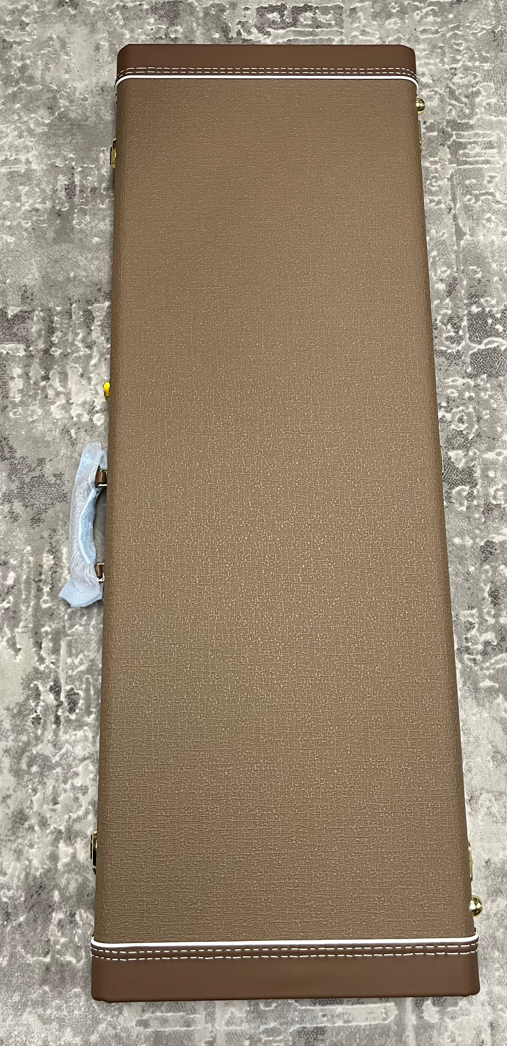 Fender USA Custom Shop Limited Edition 1962 Heavy Relic Stratocaster Aged Olympic White Over 3-Tone Sunburst 9236081164 SERIAL NUMBER CZ586716 7 LBS 15 OZ