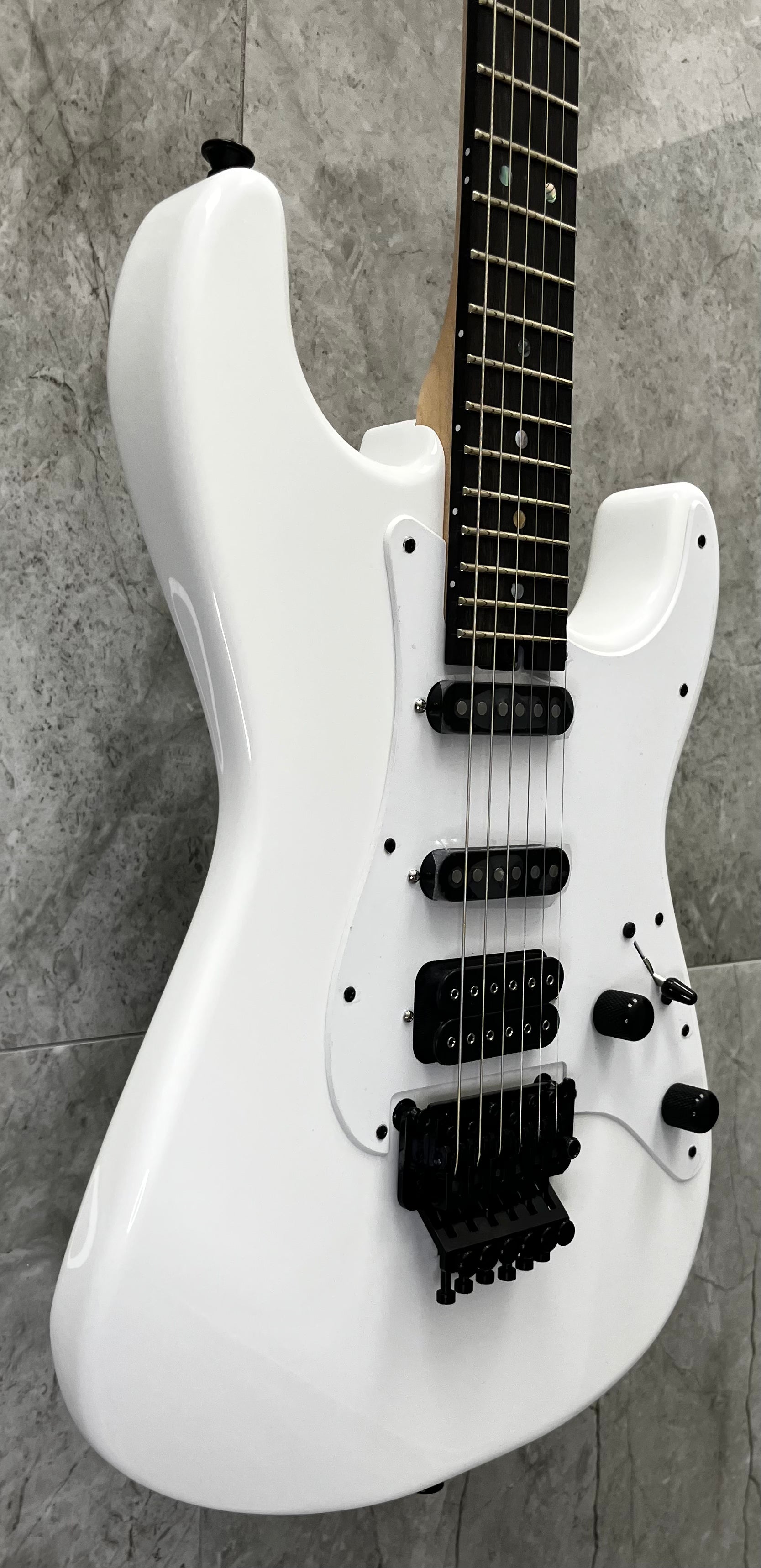 Jackson USA CUSTOM SHOP Adrian Smith San Dimas DK, Ebony Fingerboard, Snow White 2805053876 SERIAL NUMBER 010631 - 8 LBS 6 OZ