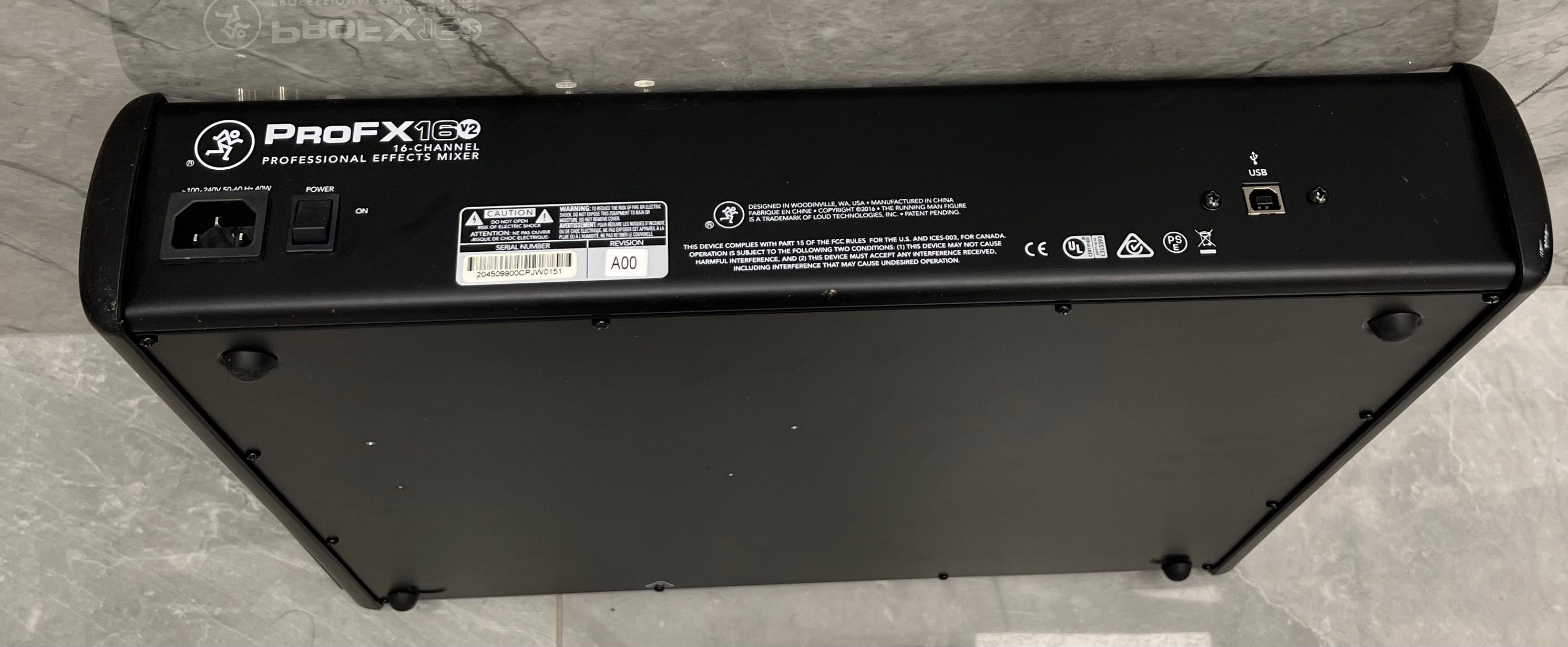 Mackie - PROFX16 V2 Mixer 16 Channel Professional Effects Mixer with USB USED