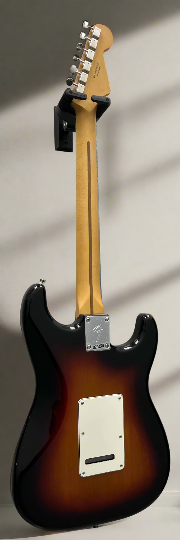 Fender Player II Stratocaster Left Hand, Rosewood Fingerboard, 3-Color Sunburst 0140530500 SERIAL NUMBER MX25003623 - 8.0 LBS