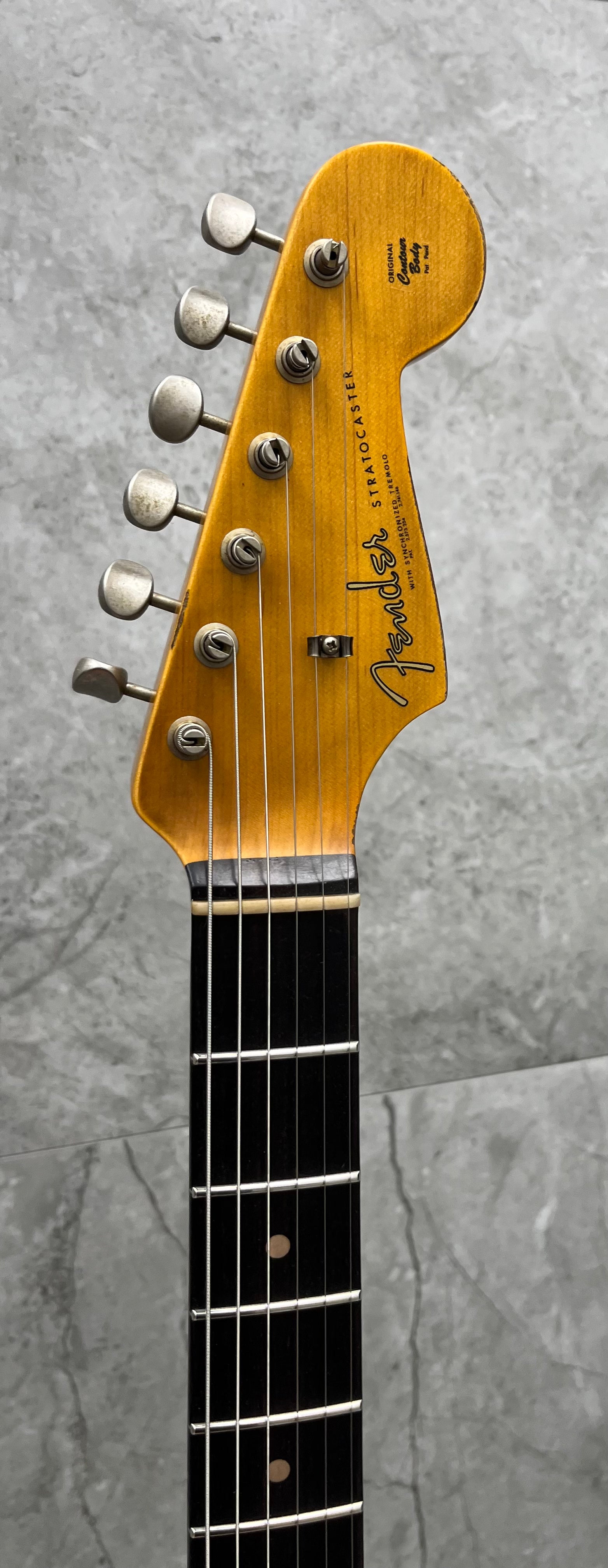 Fender USA Custom Shop Limited Edition 1962 Heavy Relic Stratocaster Aged Olympic White Over 3-Tone Sunburst 9236081164 SERIAL NUMBER CZ586716 7 LBS 15 OZ