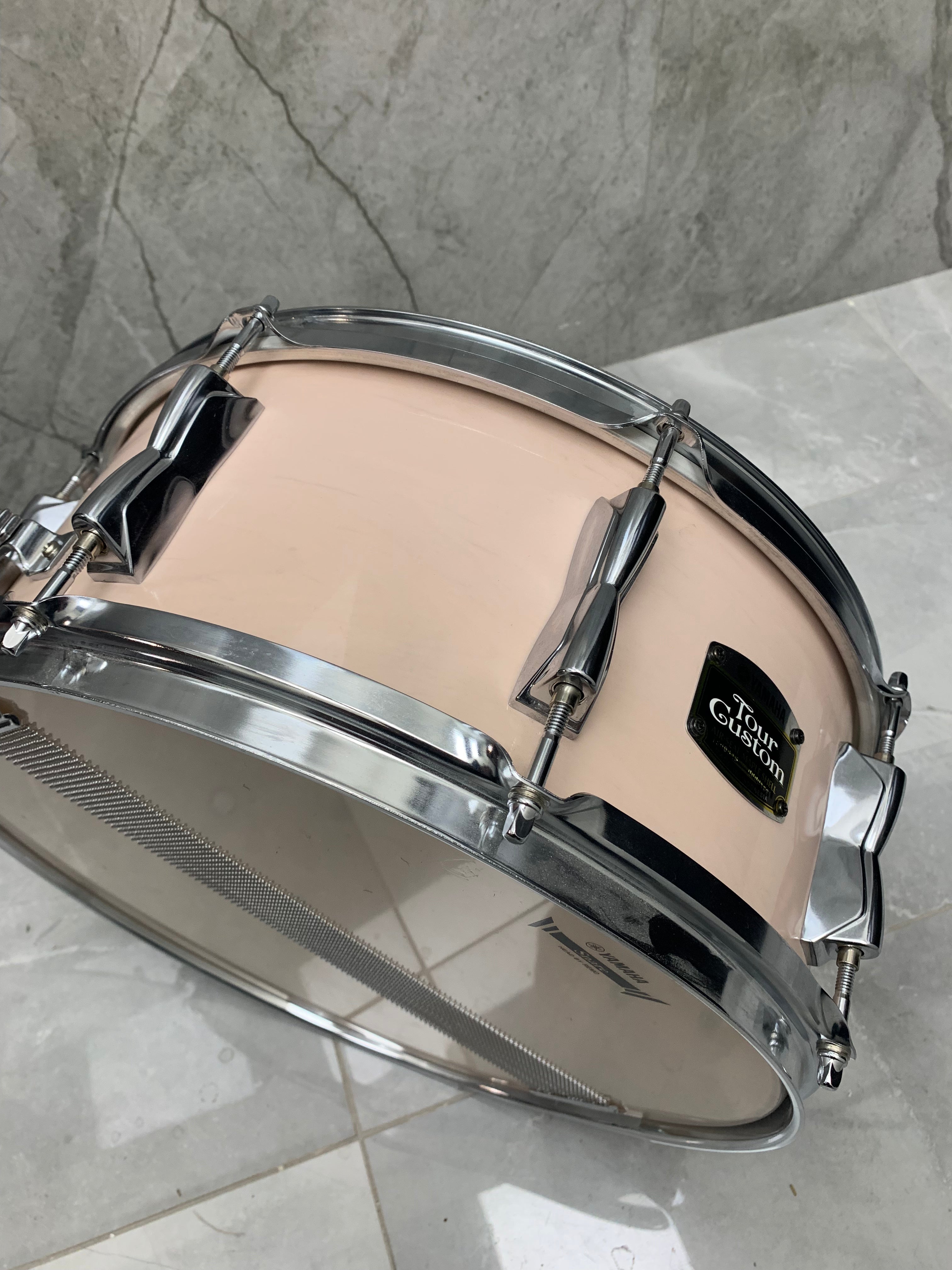 YAMAHA TOUR CUSTOM SNARE FLOOR MODEL SOME USE IN STORE.OLD STOCK L.A. Music