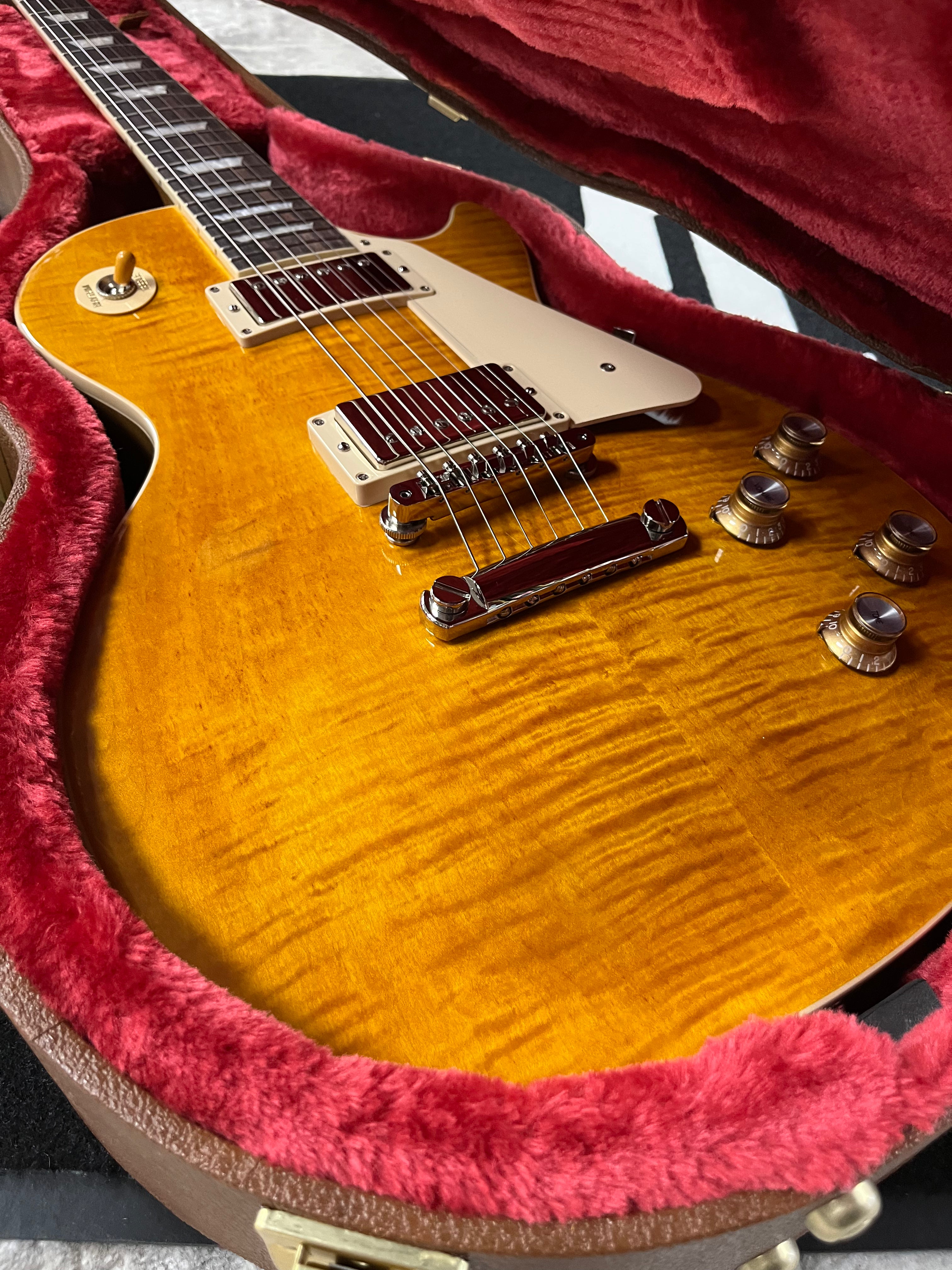 Gibson USA Les Paul Standard 60s Figured Flame Top - Honey Amber LPS600HYNH SERIAL NUMBER 202750273 - 9.6 LBS
