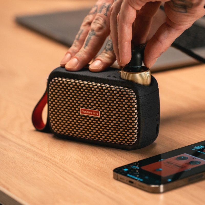 Positive Grid Spark Ultra-portable Smart Guitar Amp and Bluetooth Speaker, Black Positive Grid SPARK-GO