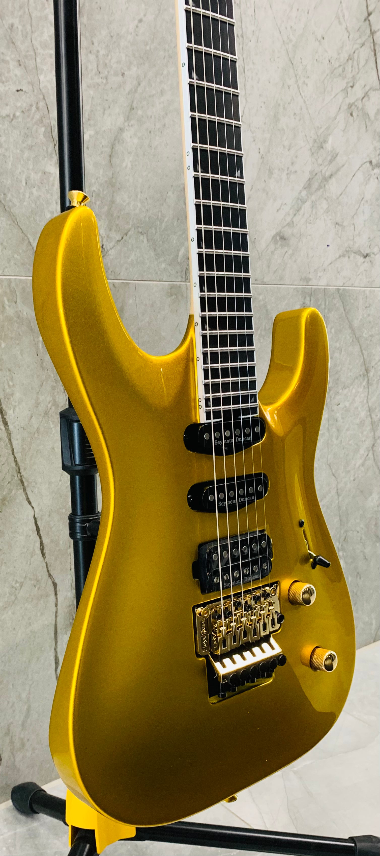 Jackson Pro Plus Series Soloist SLA3, Ebony Fingerboard, Gold Bullion 2914327500