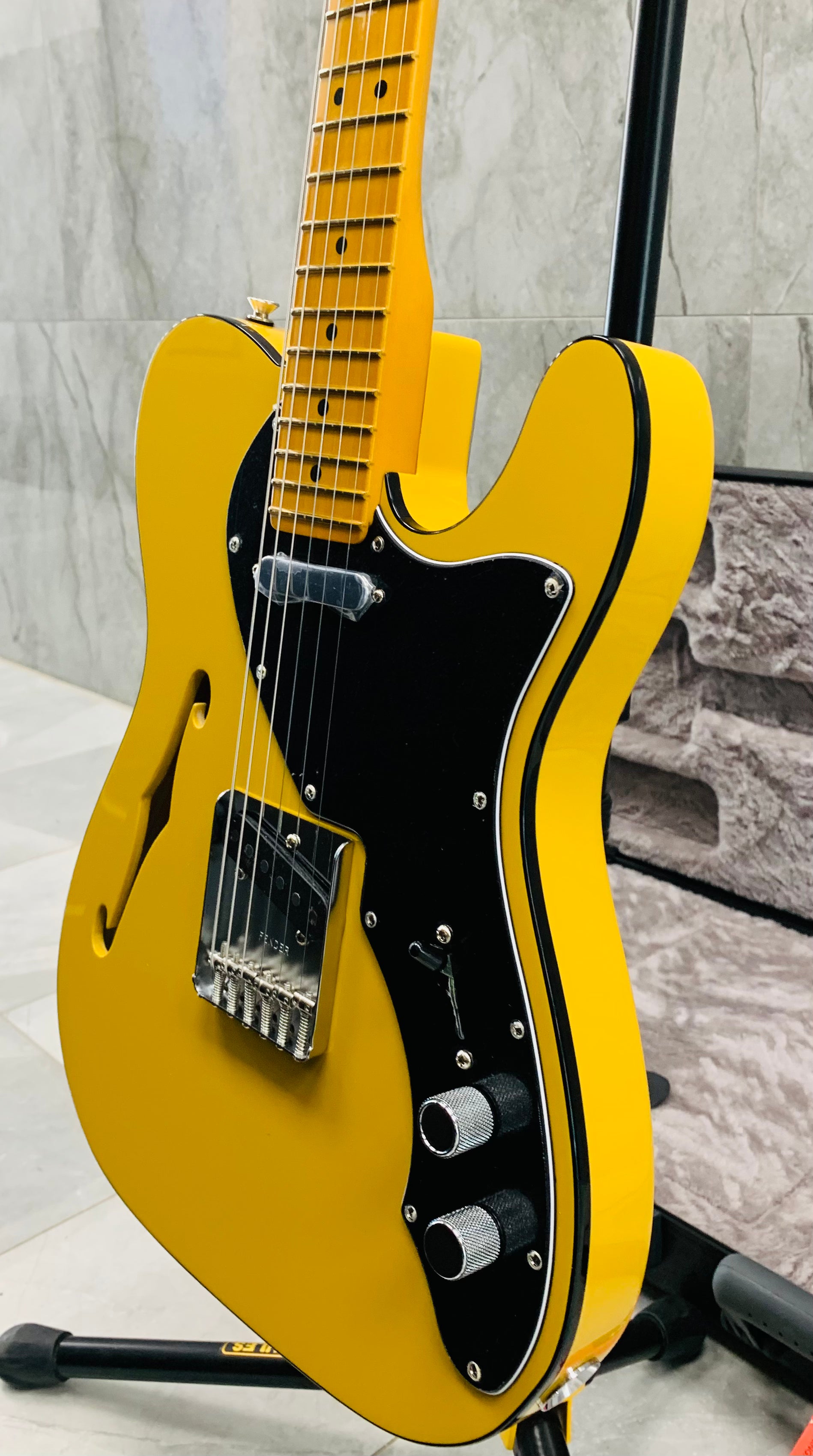 Fender Britt Daniel Tele Thinline Maple Fingerboard - Amarillo Gold 0113702751