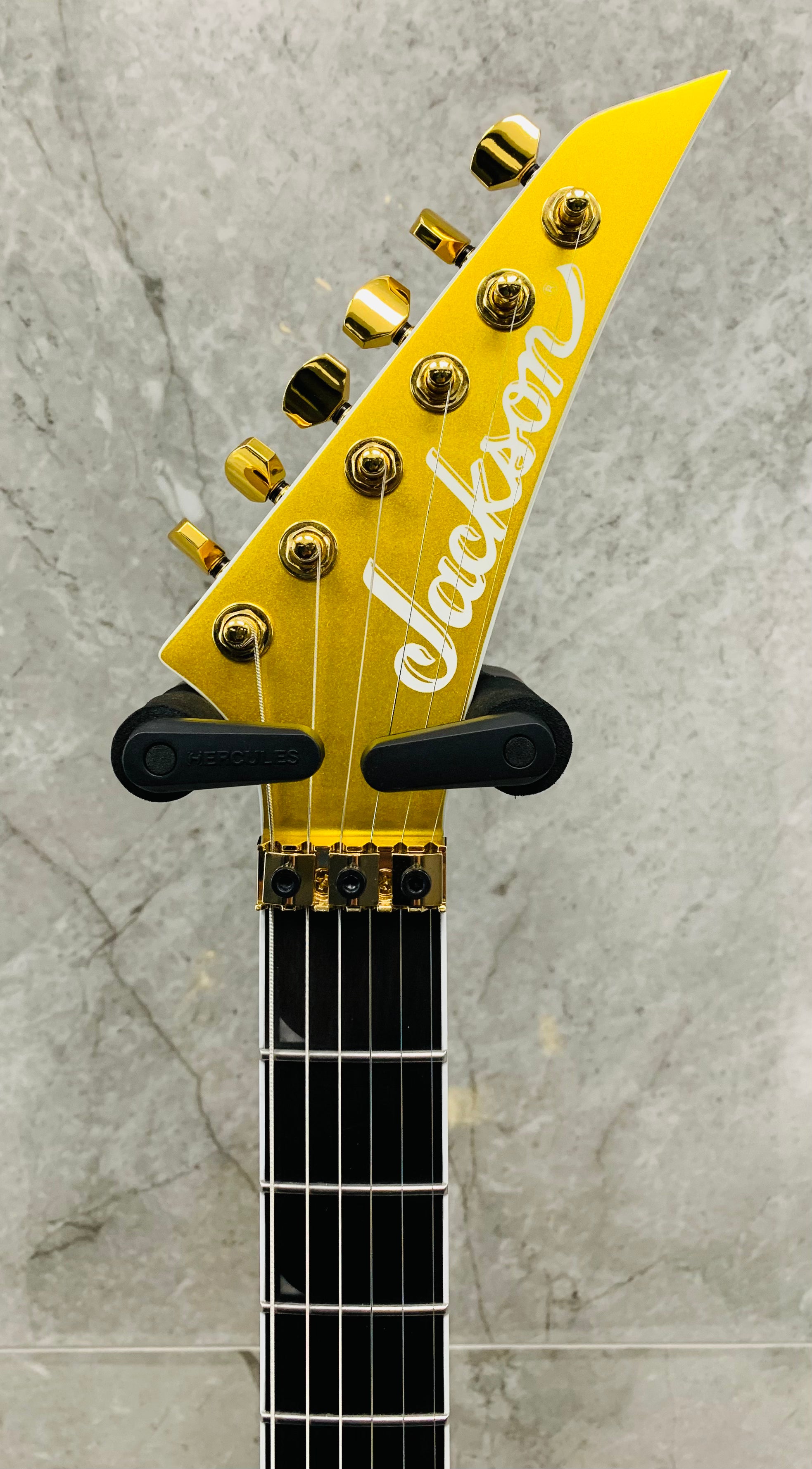 Jackson Pro Plus Series Soloist SLA3, Ebony Fingerboard, Gold Bullion 2914327500 SERIAL NUMBER CYJ2301876 - 7.8 LBS