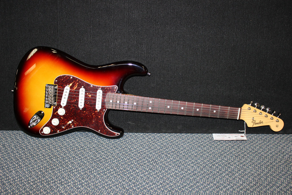 Fender Vintage Hot Rod '60s Stratocaster, Rosewood Fingerboard, 3-Color Sunburst 0112400800 - L.A. Music - Canada's Favourite Music Store!