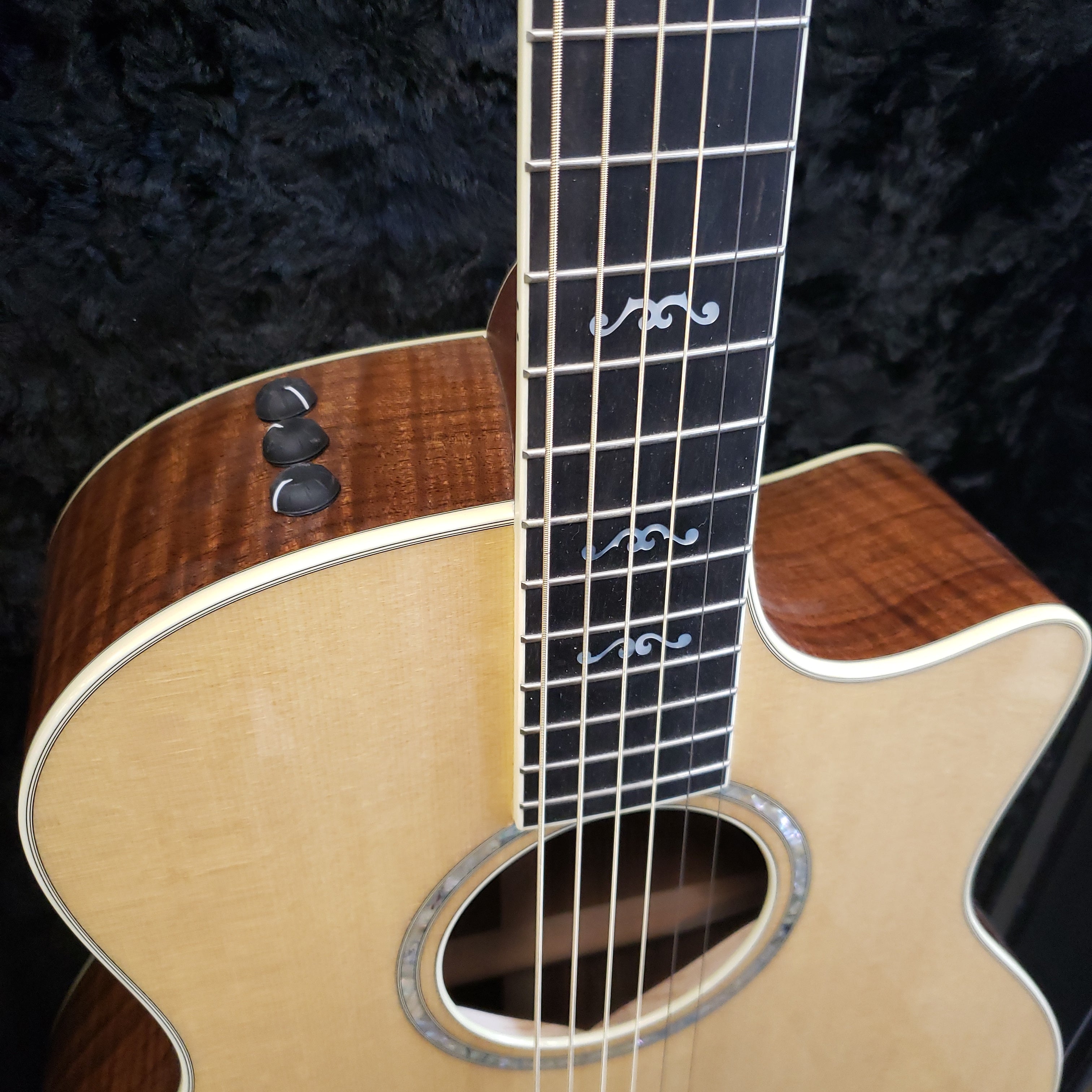 Taylor W16CE-LTD acoustic electric USED GOOD CONDITION