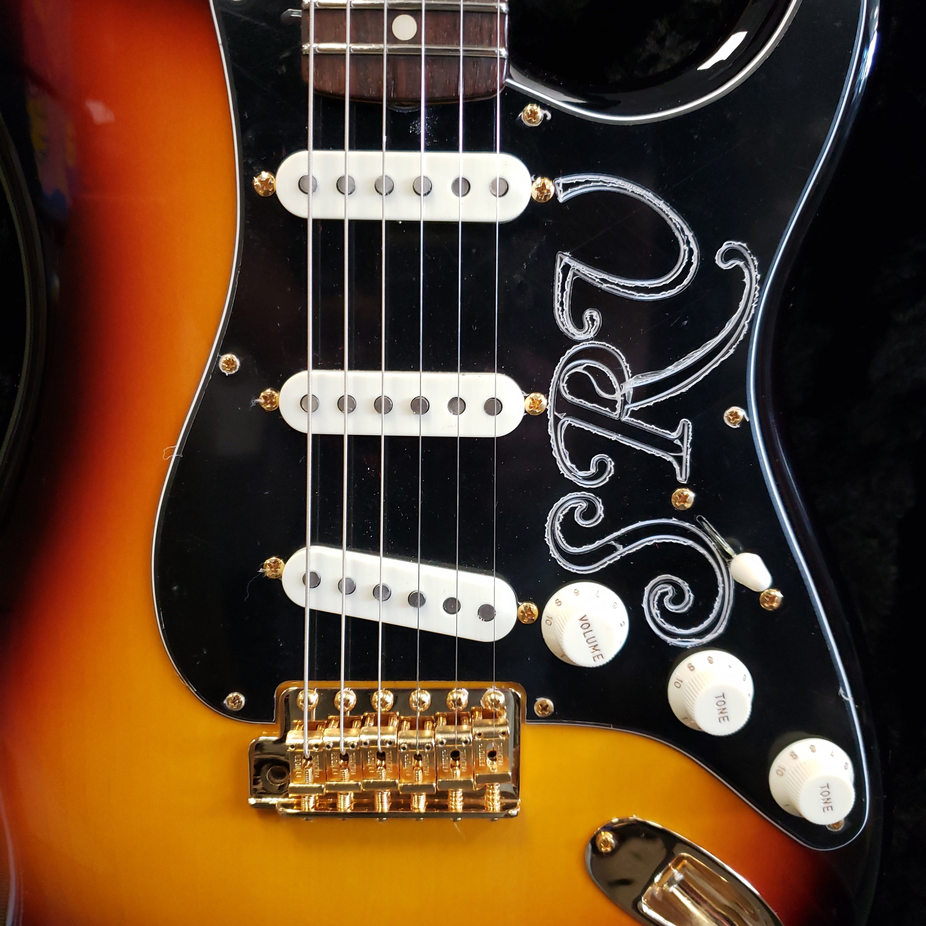 Fender Custom Shop Stevie Ray Vaughan Signature Stratocaster Rosewood Fingerboard 3-Color Sunburst f-9235000863 SERIAL NUMBER CZ545471 - 7.8 LBS