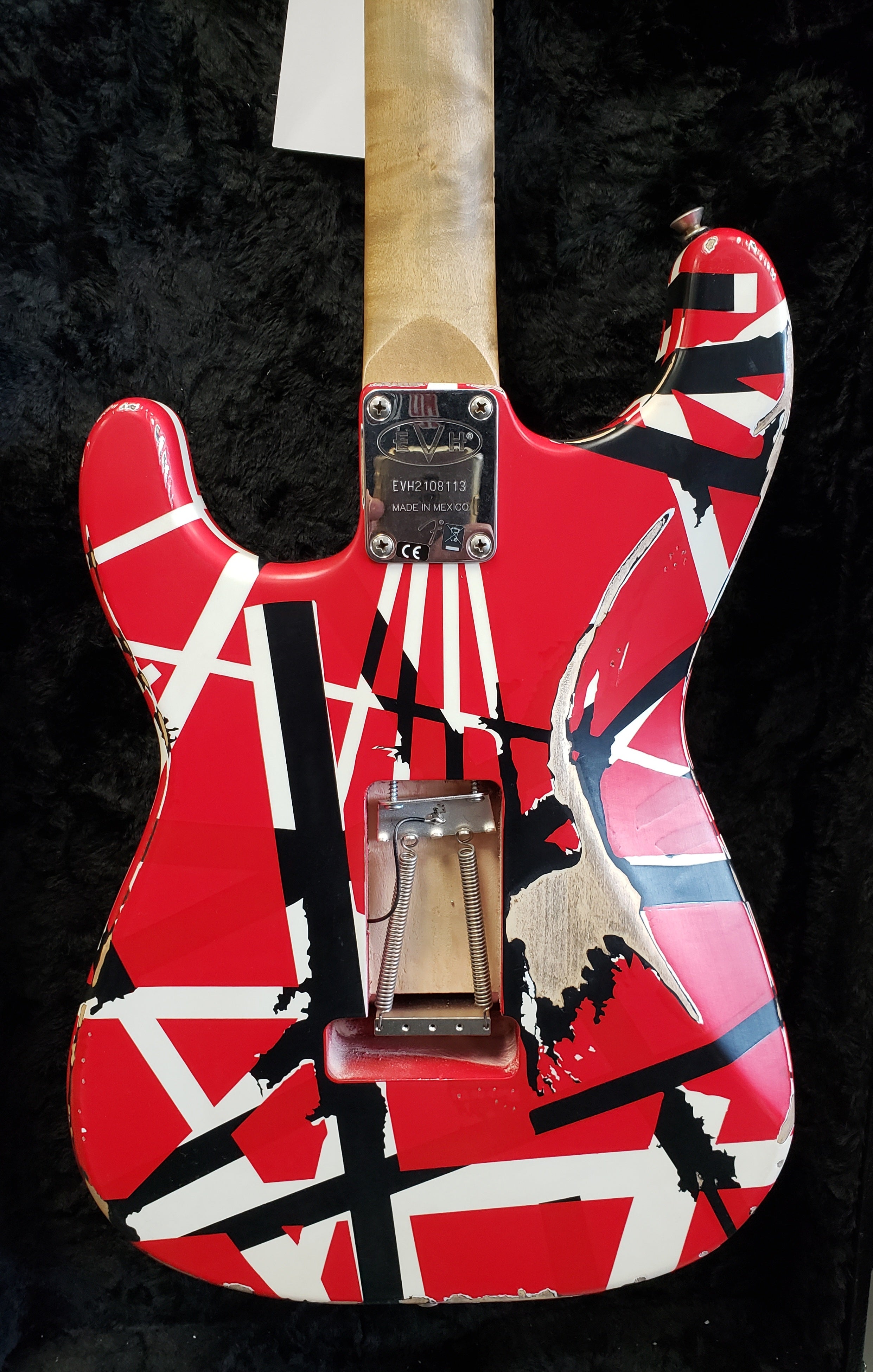 EVH Striped Series Frankie Red - White - Black Relic 5107900503 SERIAL NUMBER EVH2108113 7.2 LBS USED SPECIAL