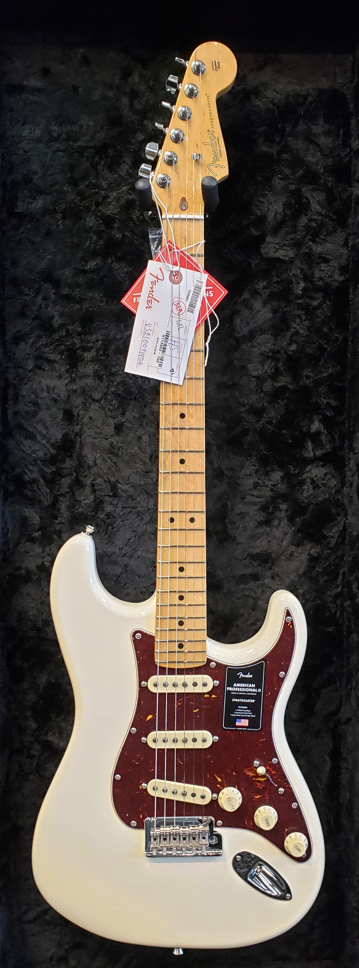 Fender American Professional II Stratocaster Maple Fingerboard Olympic White F-0113902705  Media 2 of 9