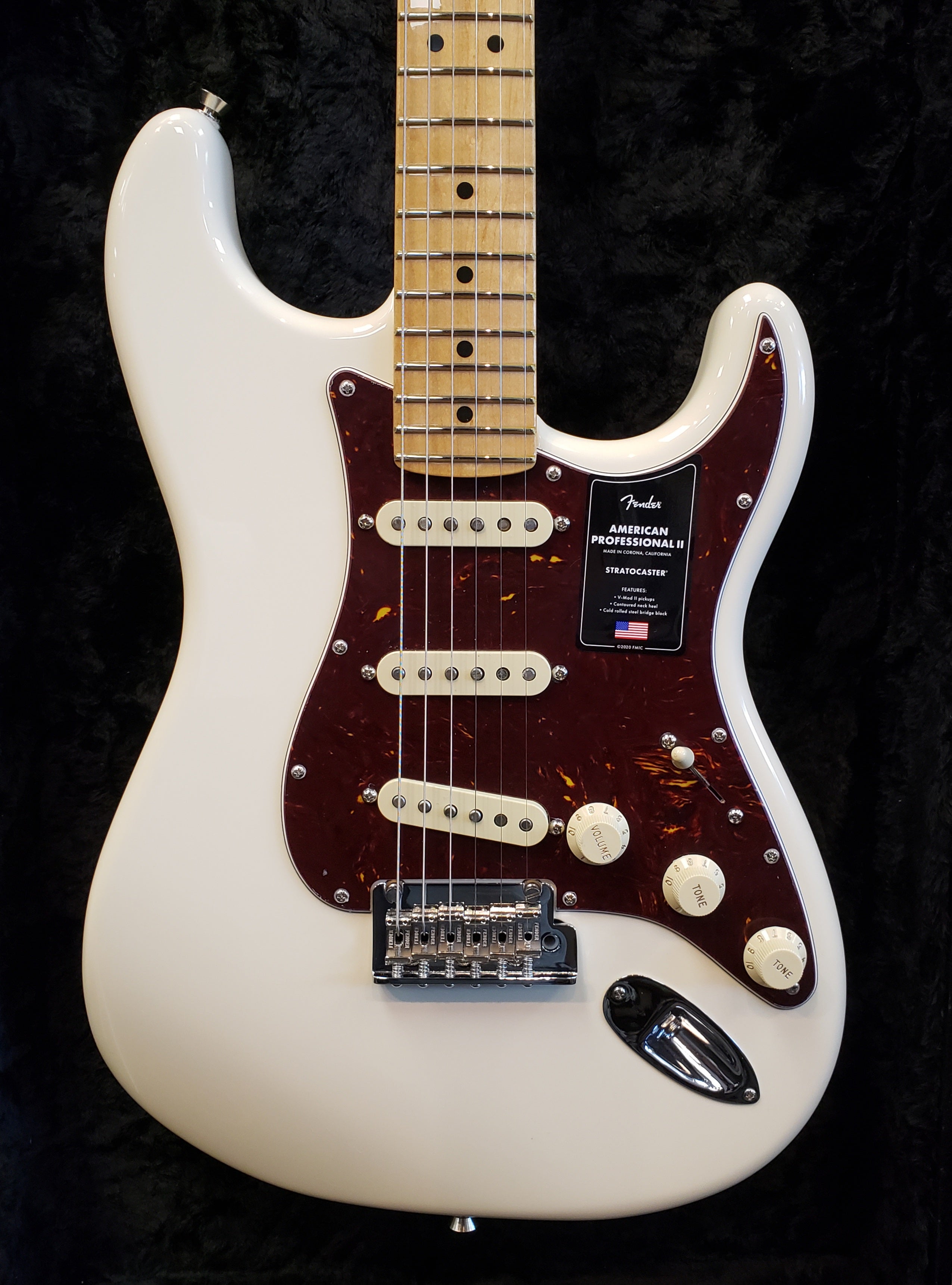 Fender American Professional II Stratocaster Maple Fingerboard Olympic White F-0113902705 