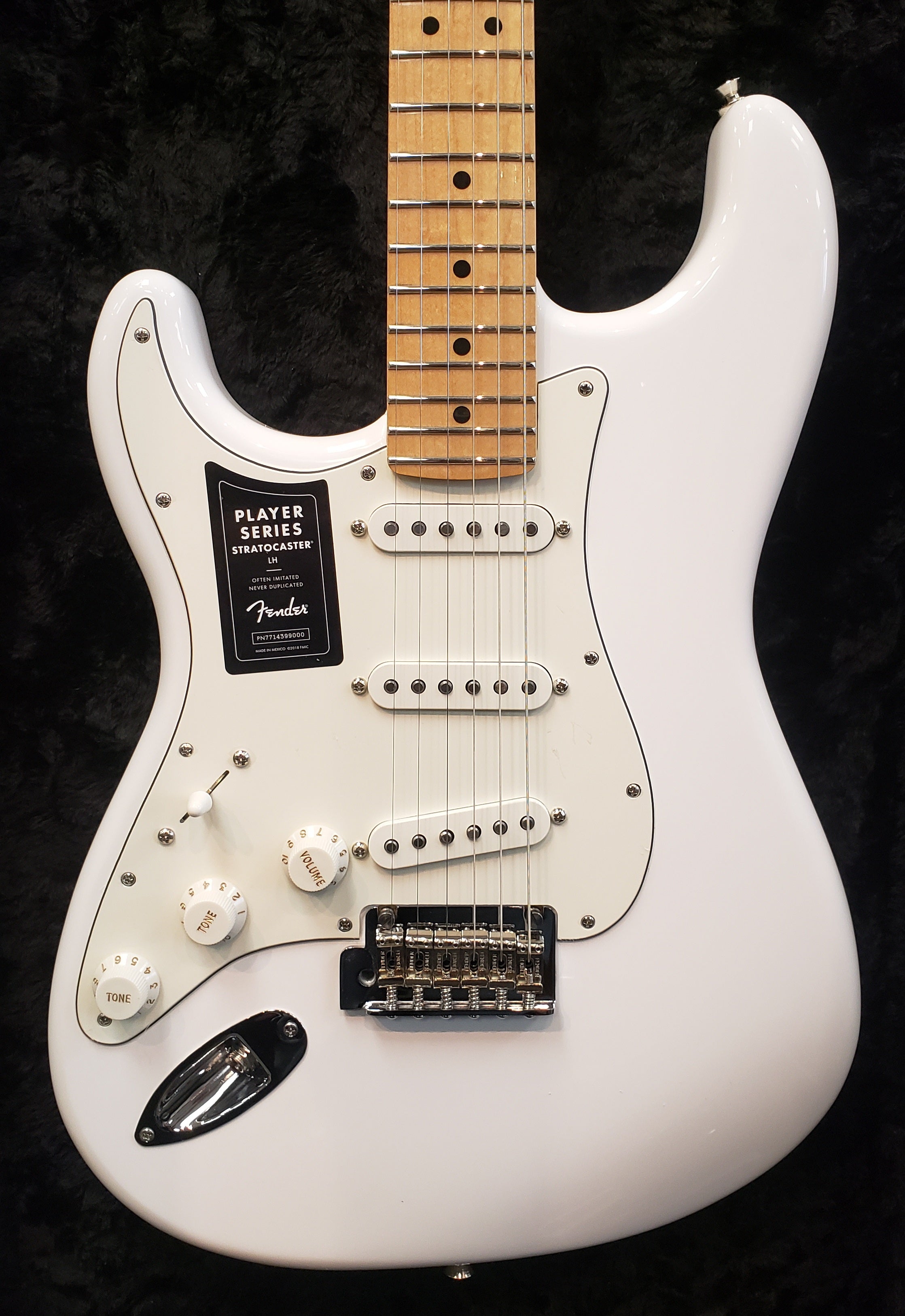 Fender　Stratocaster(R)　Polar　エレキギター　Fingerboard，　Maple　Player　Left-Handed，　White-