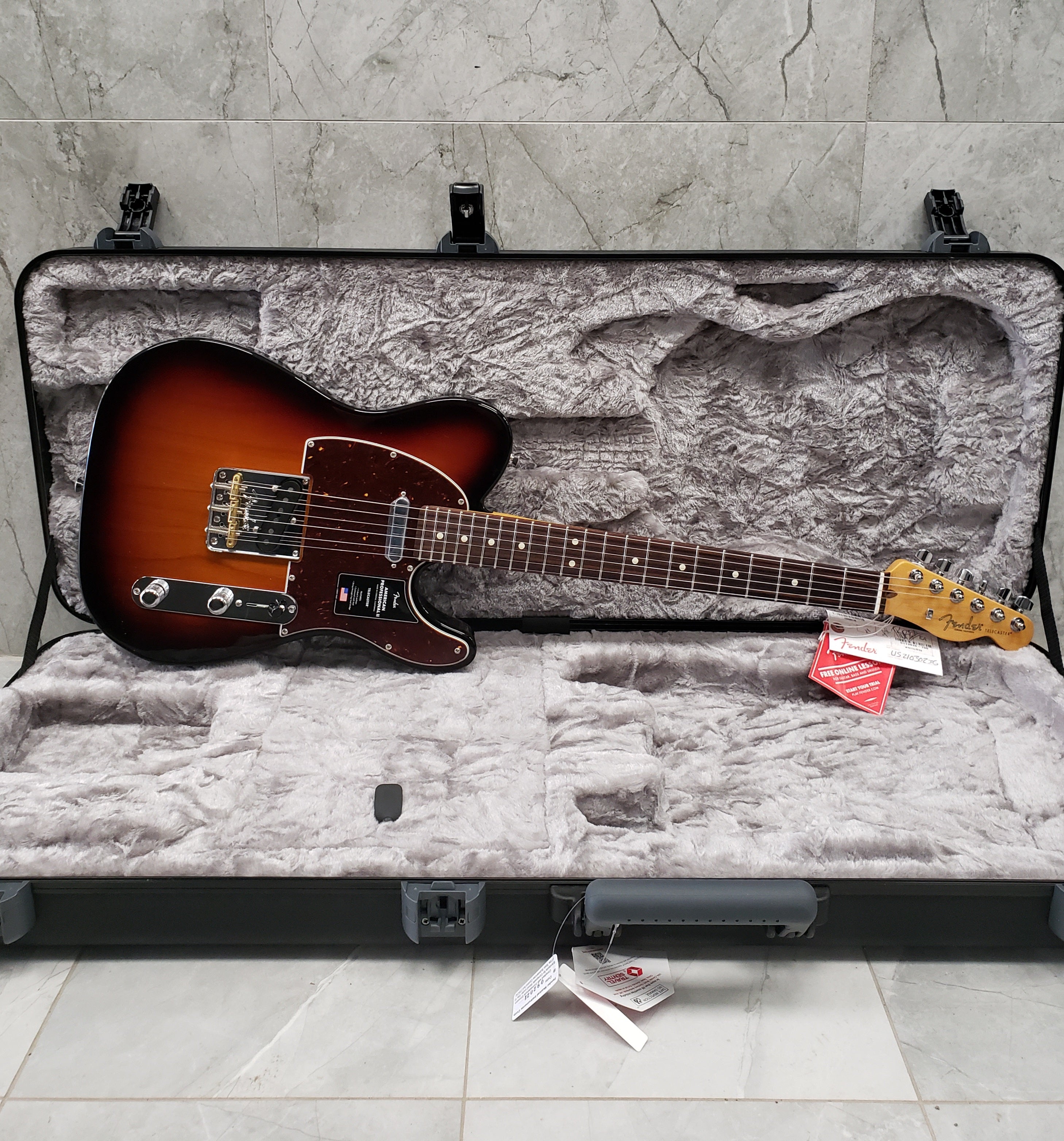 Fender American Professional II Telecaster Rosewood Fingerboard 3-Color Sunburst F-0113940700