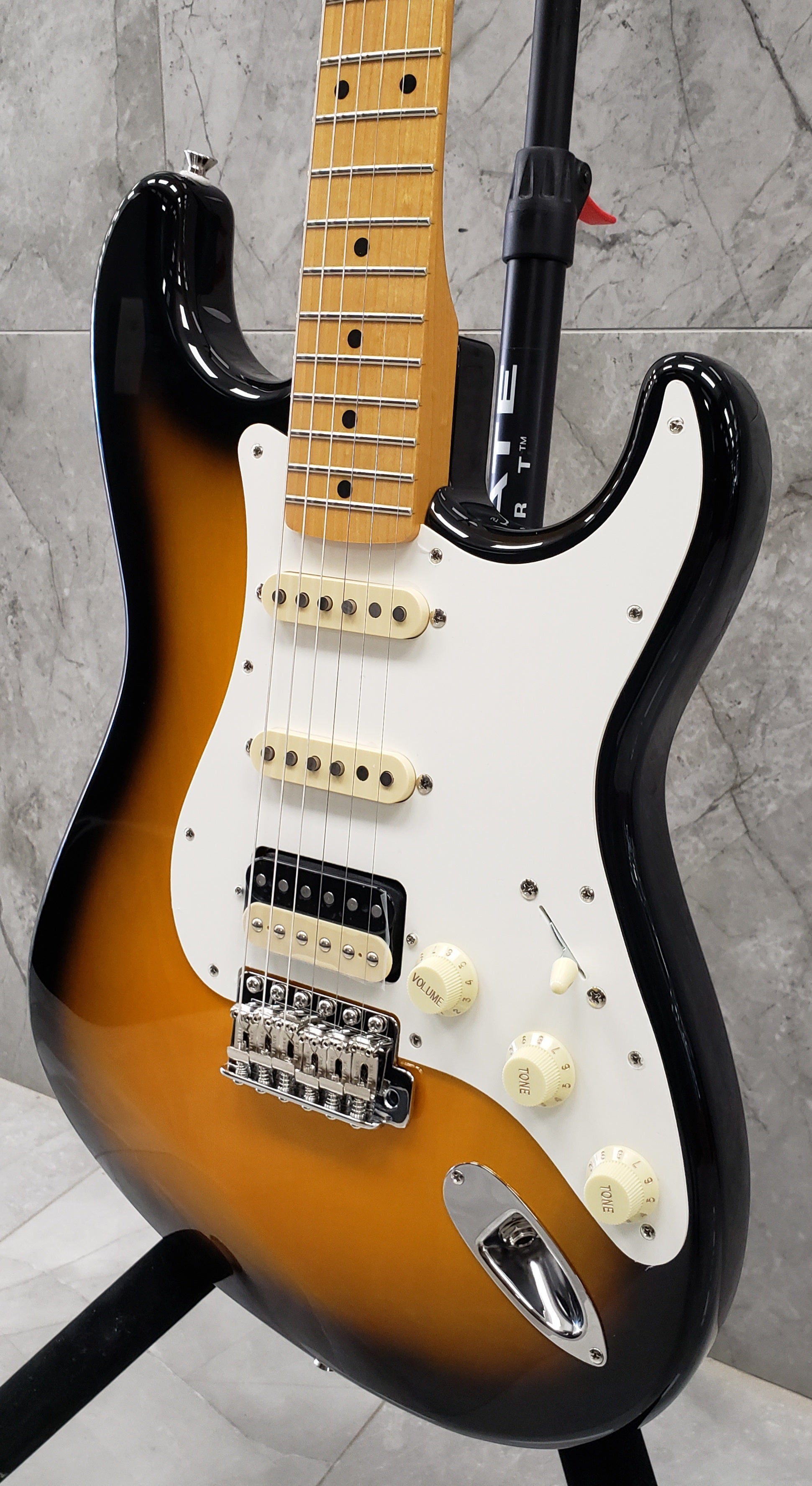 FENDER MADE IN JAPAN JV Modified 50s Stratocaster HSS Maple Fingerboard  2-Color Sunburst 0251802303 SERIAL NUMBER JV001481 - 7.0 LBS