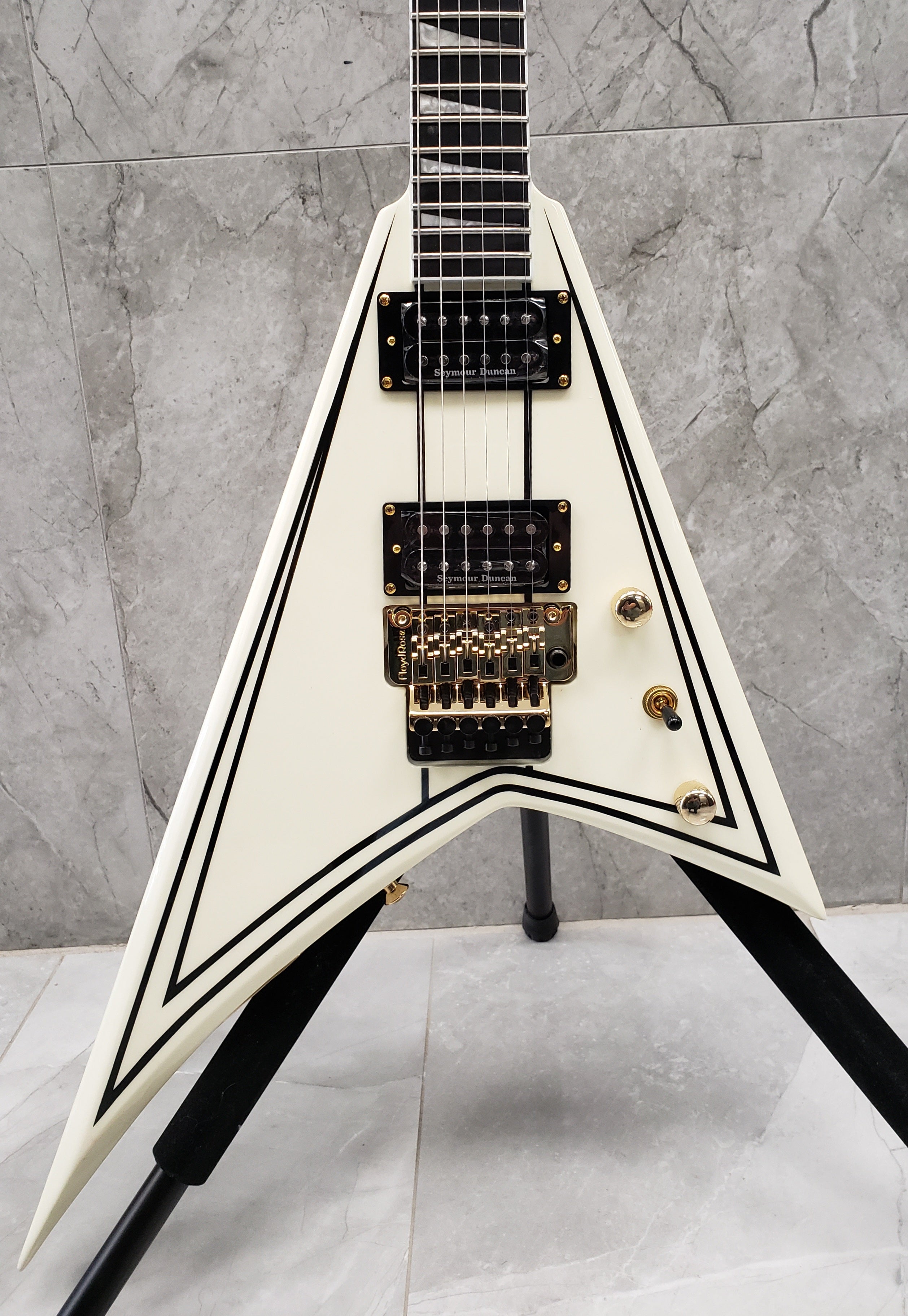 Jackson Pro Rhoads RR3 Ebony Fingerboard Ivory with Black Pinstripes 2914312557