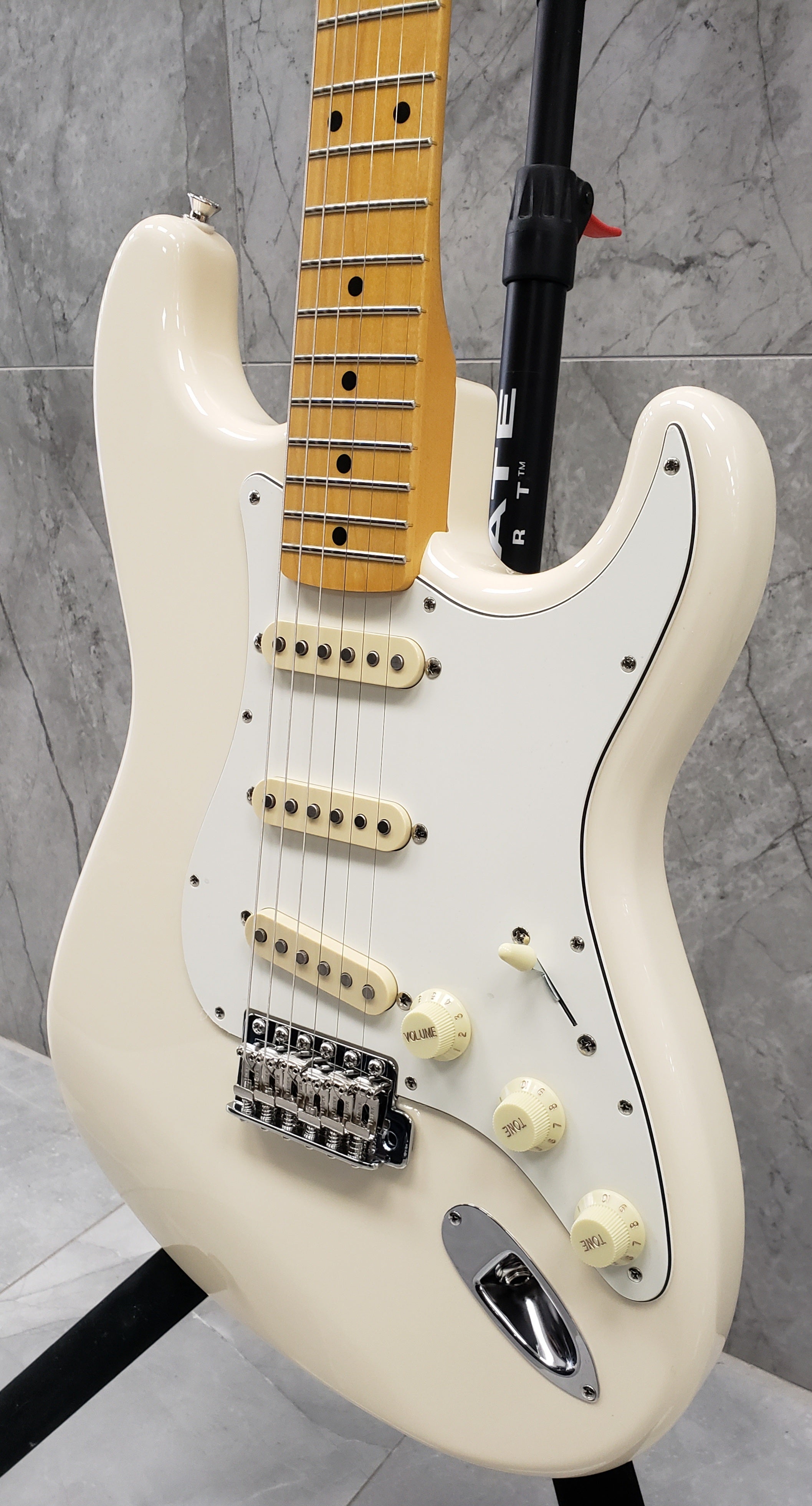 FENDER MADE IN JAPAN JV Modified 60s Stratocaster Maple Fingerboard Olympic White 0251862305