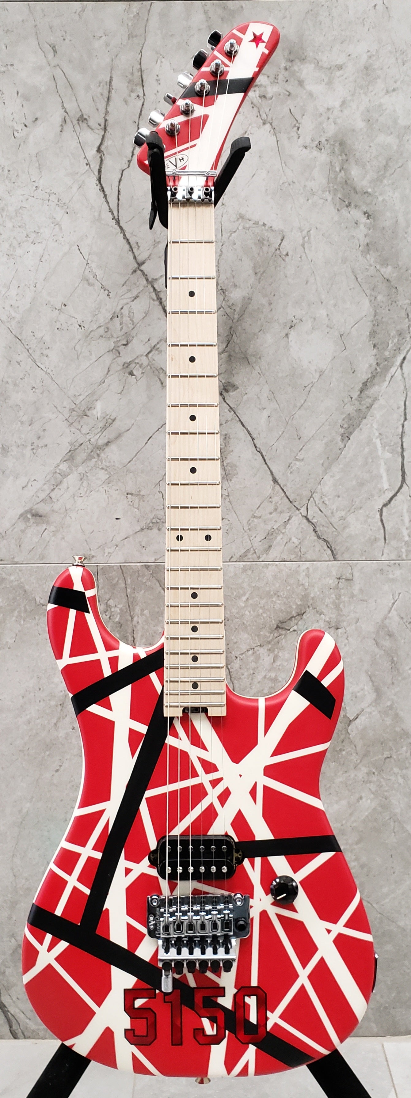 EVH Striped Series 5150 Red Black White 5107902515