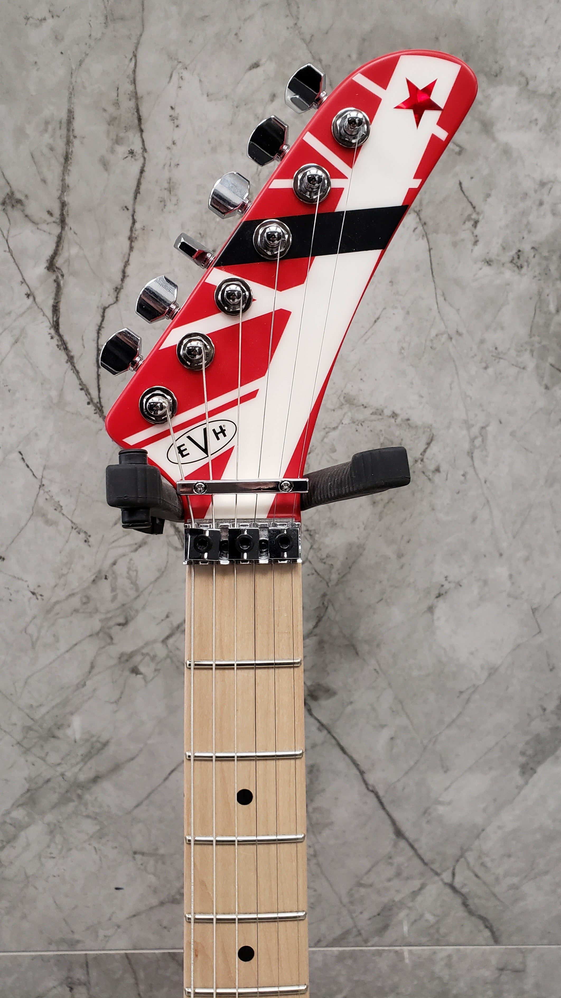 EVH Striped Series 5150 Red, Black, White 5107902515