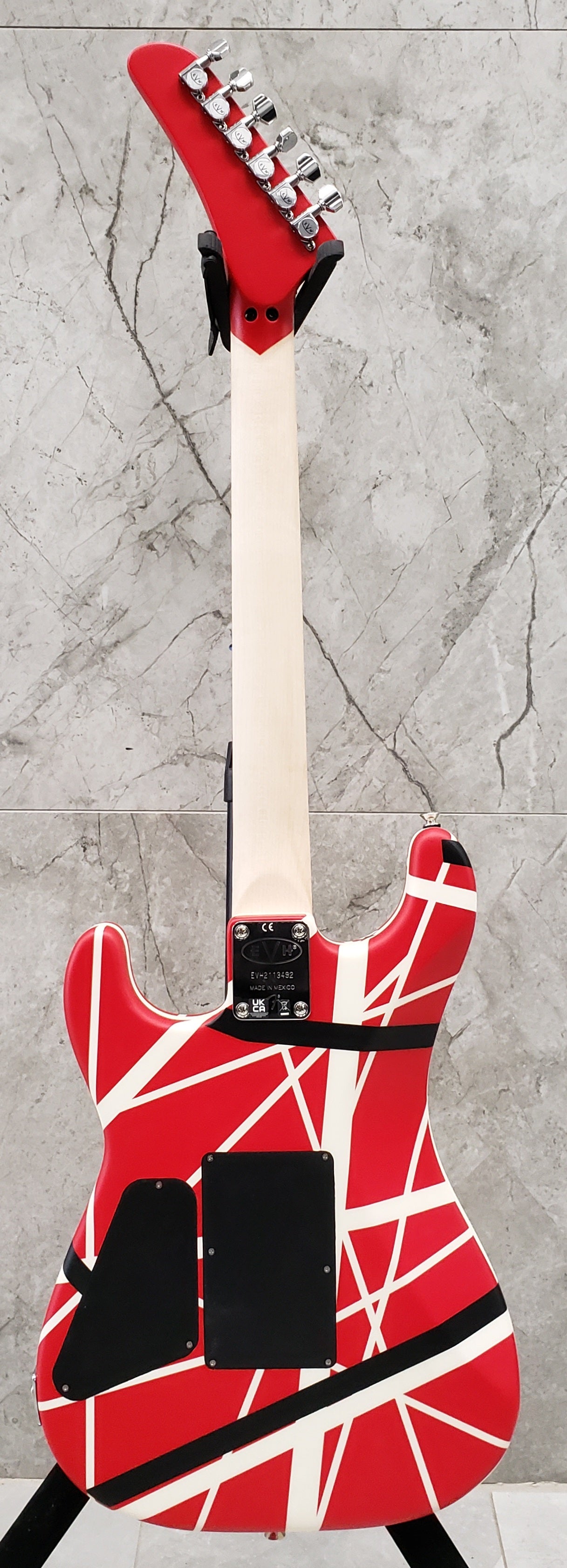 EVH Striped Series 5150 Red, Black, White 5107902515