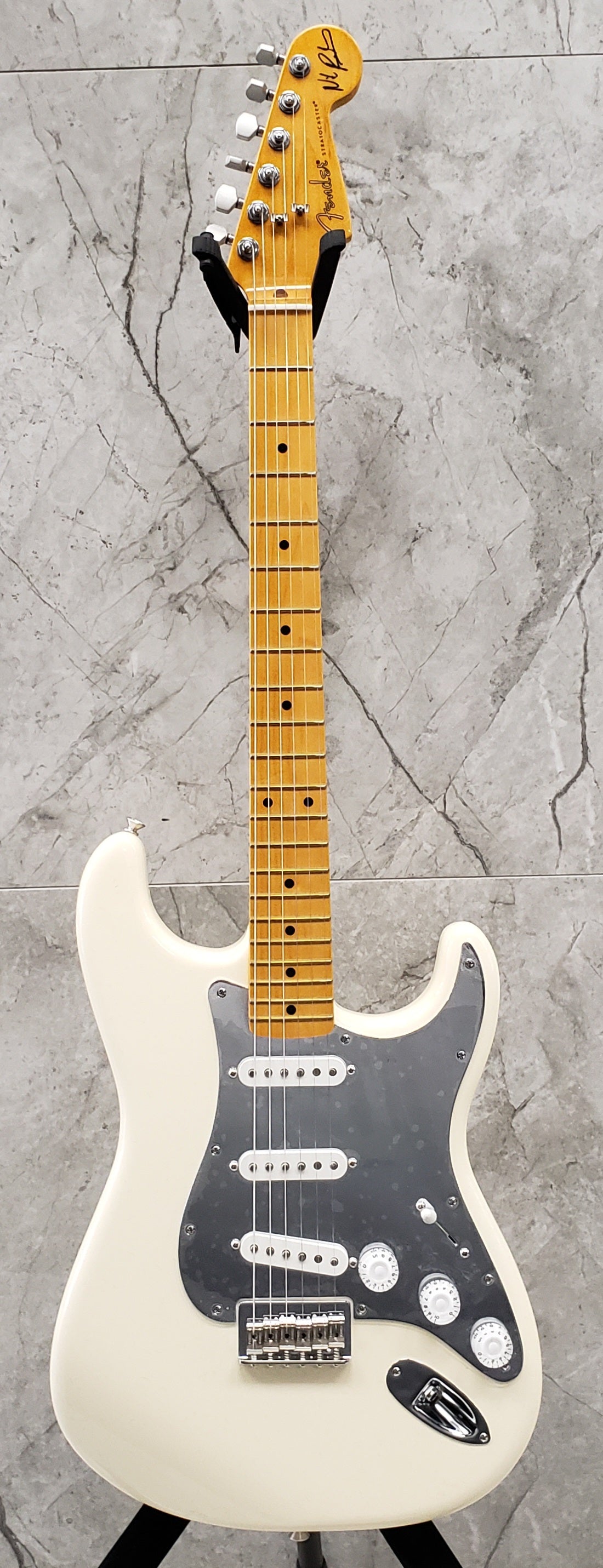 Fender Nile Rodgers Hitmaker Stratocaster Maple Fingerboard Olympic White MODEL 0115922705
