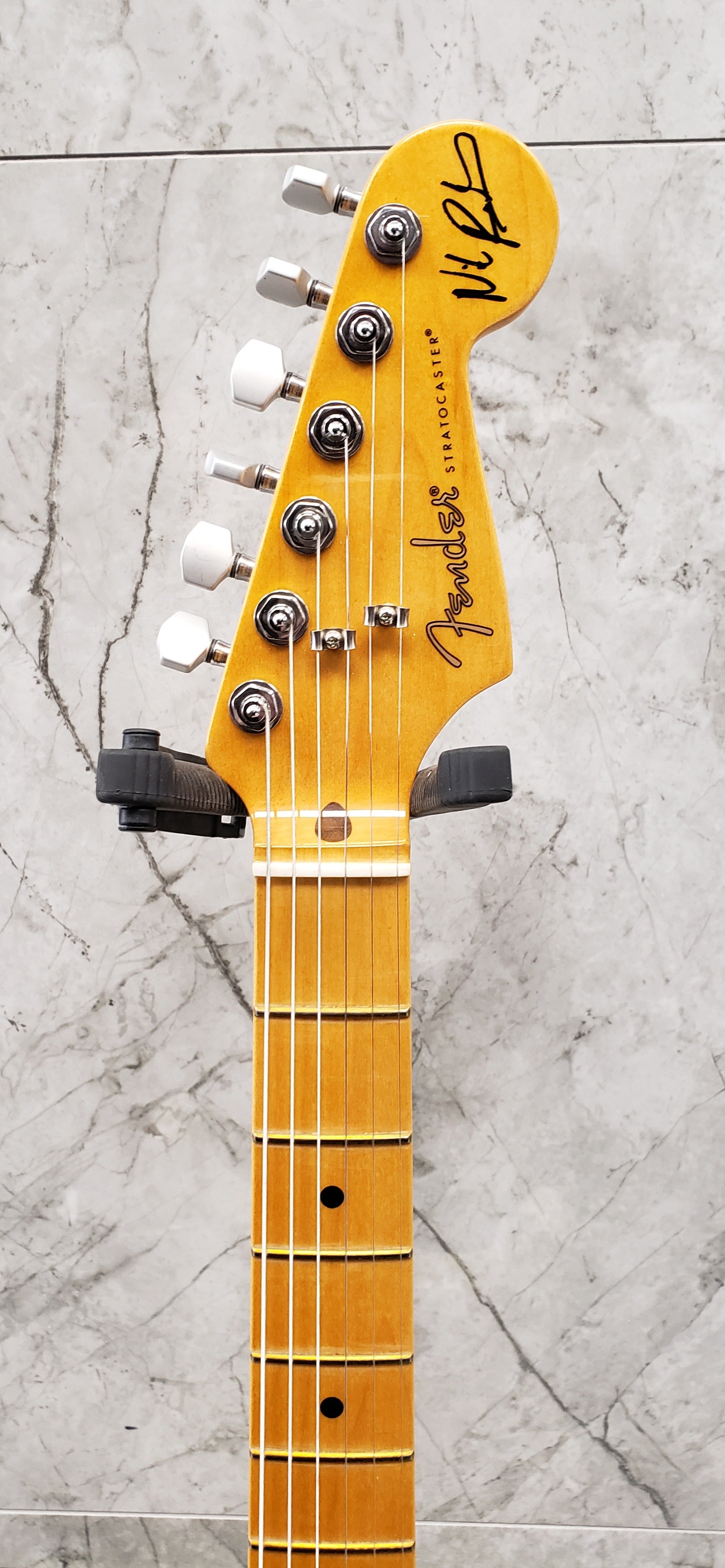 Fender Nile Rodgers Hitmaker Stratocaster Maple Fingerboard Olympic White MODEL 0115922705