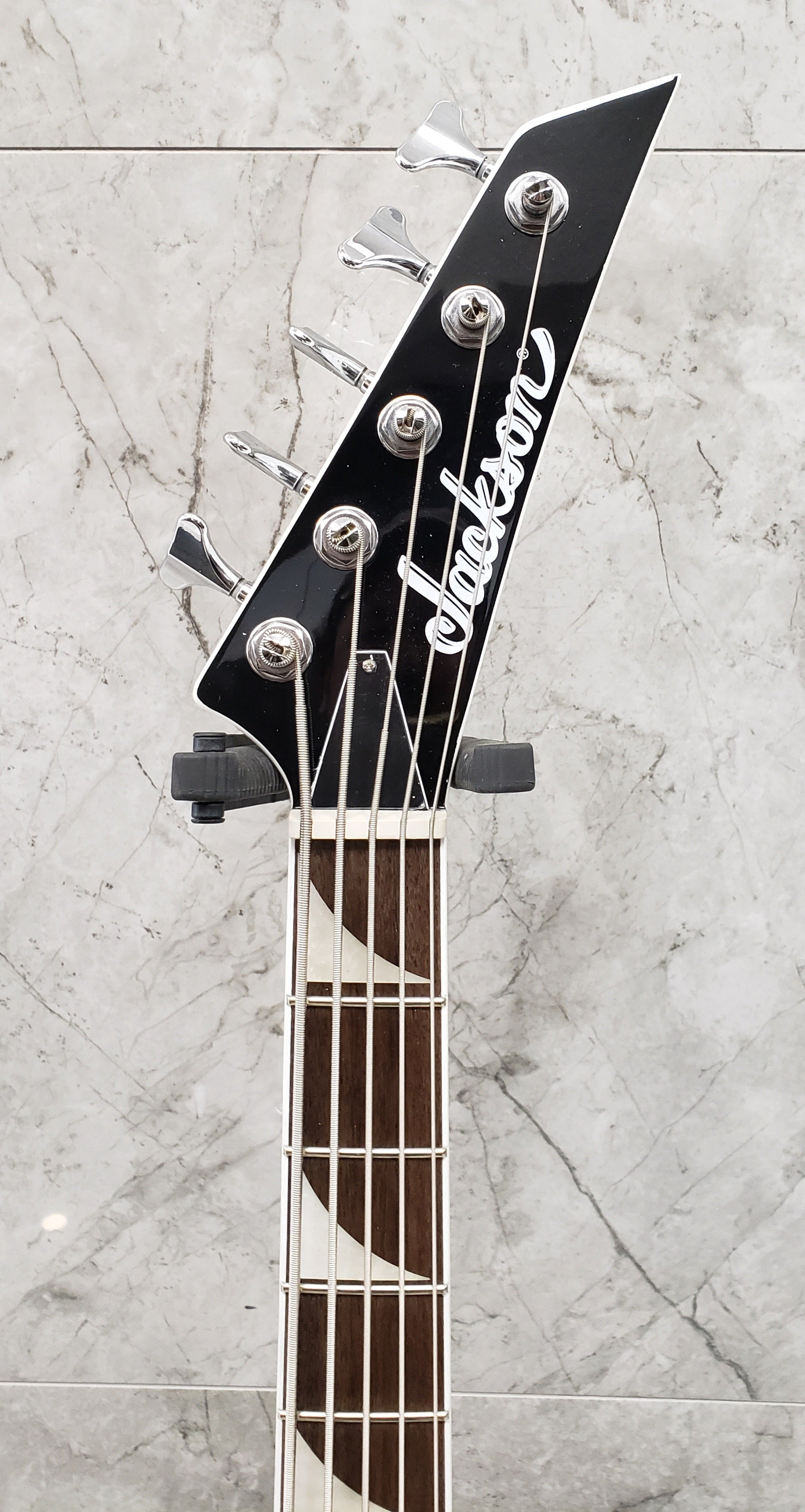 JACKSON X Series 5 STRING Concert Bass CBXNT DX V Snow White 2916655576 SERIAL NUMBER ICJ2200820 - 9.0 LBS